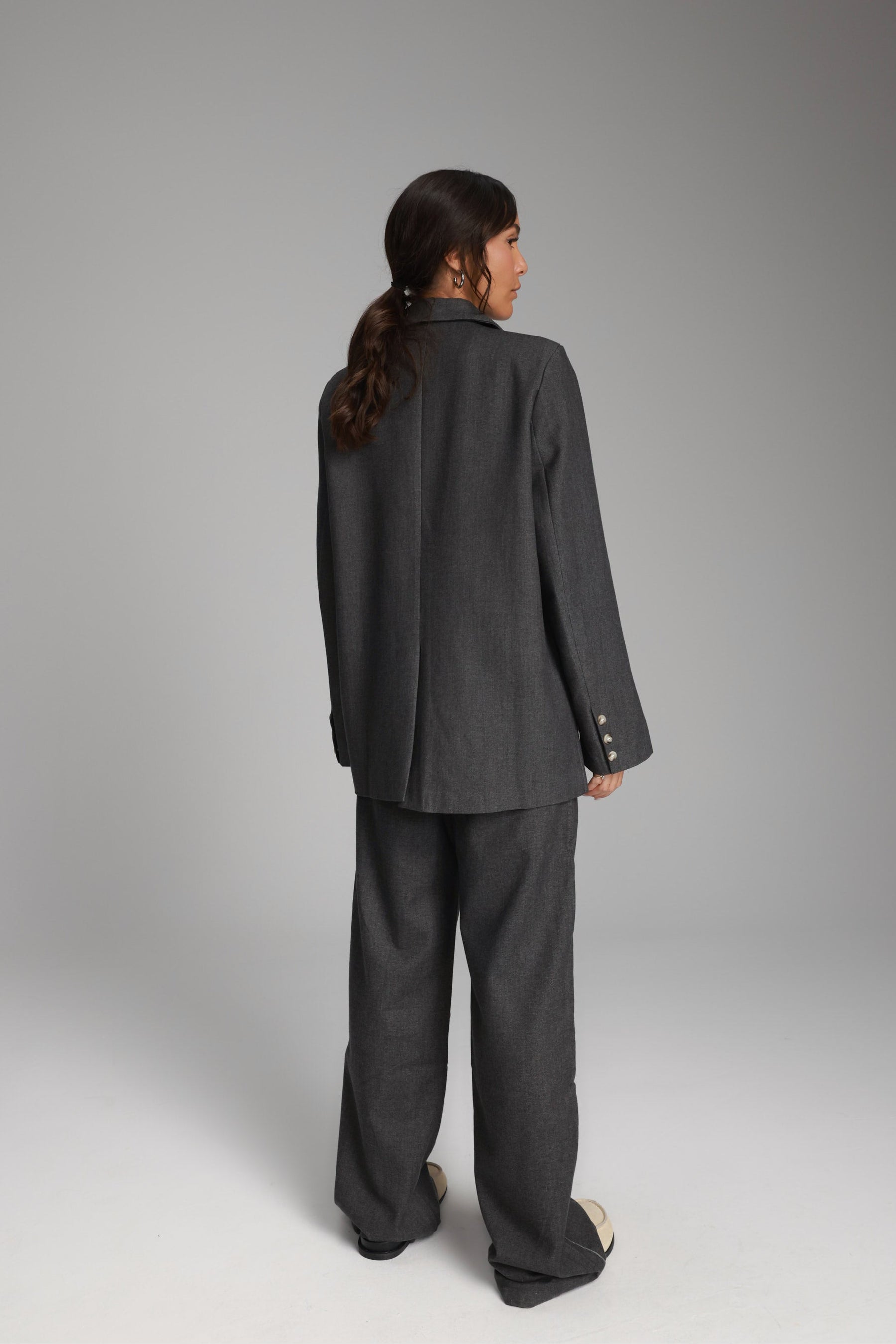 מכנסי איליי אפורים