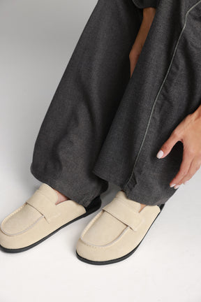 כפכפי ניקה בז'