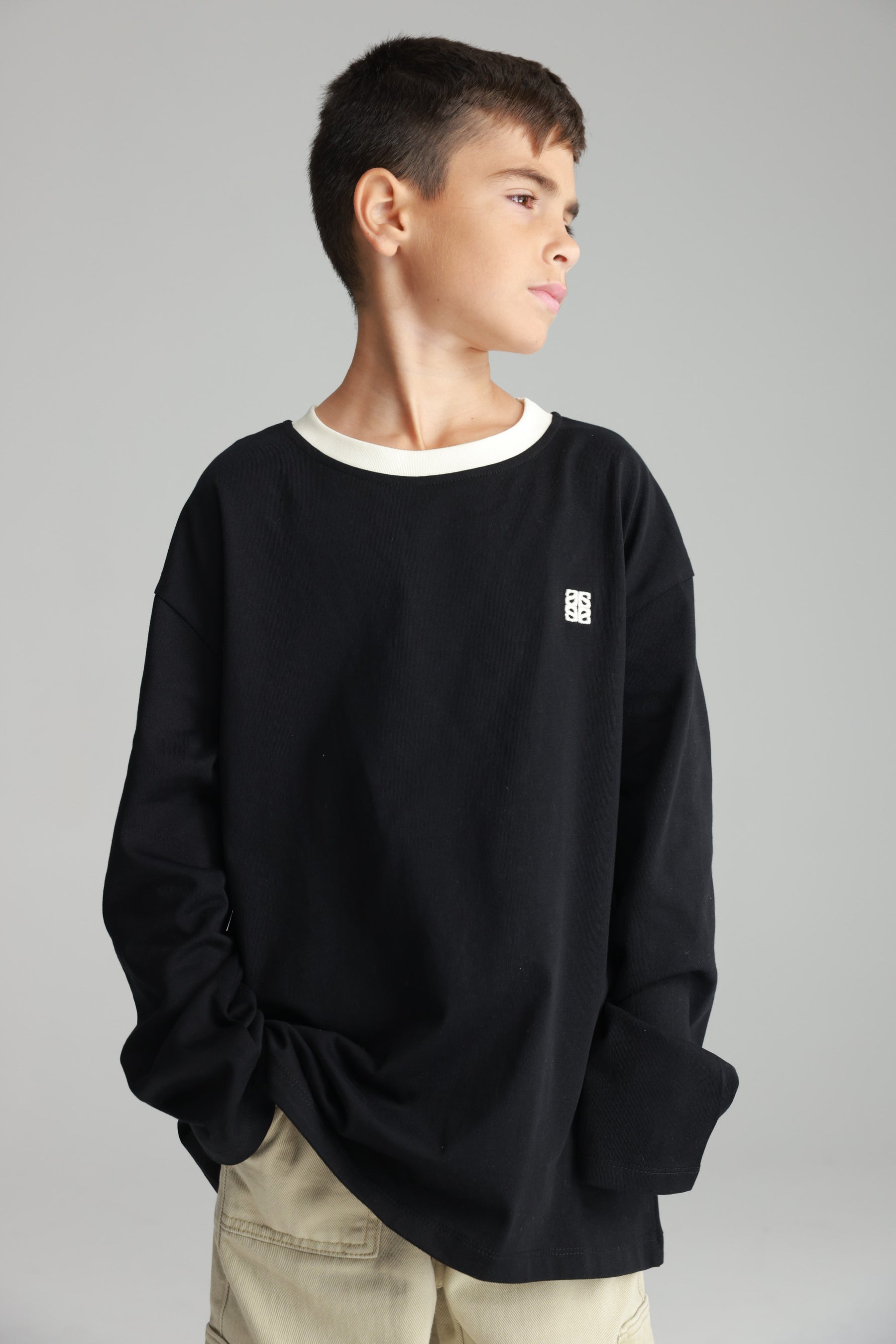 חולצת פייל שחורה