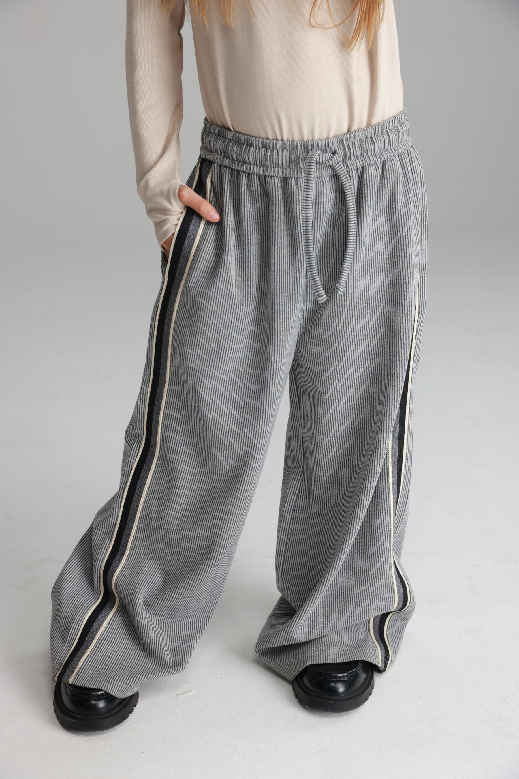 מכנסי טניה אפורים