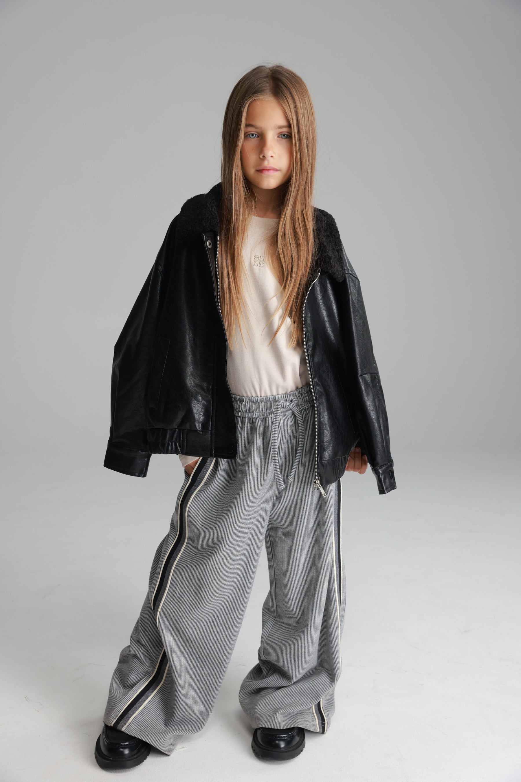 מכנסי טניה אפורים