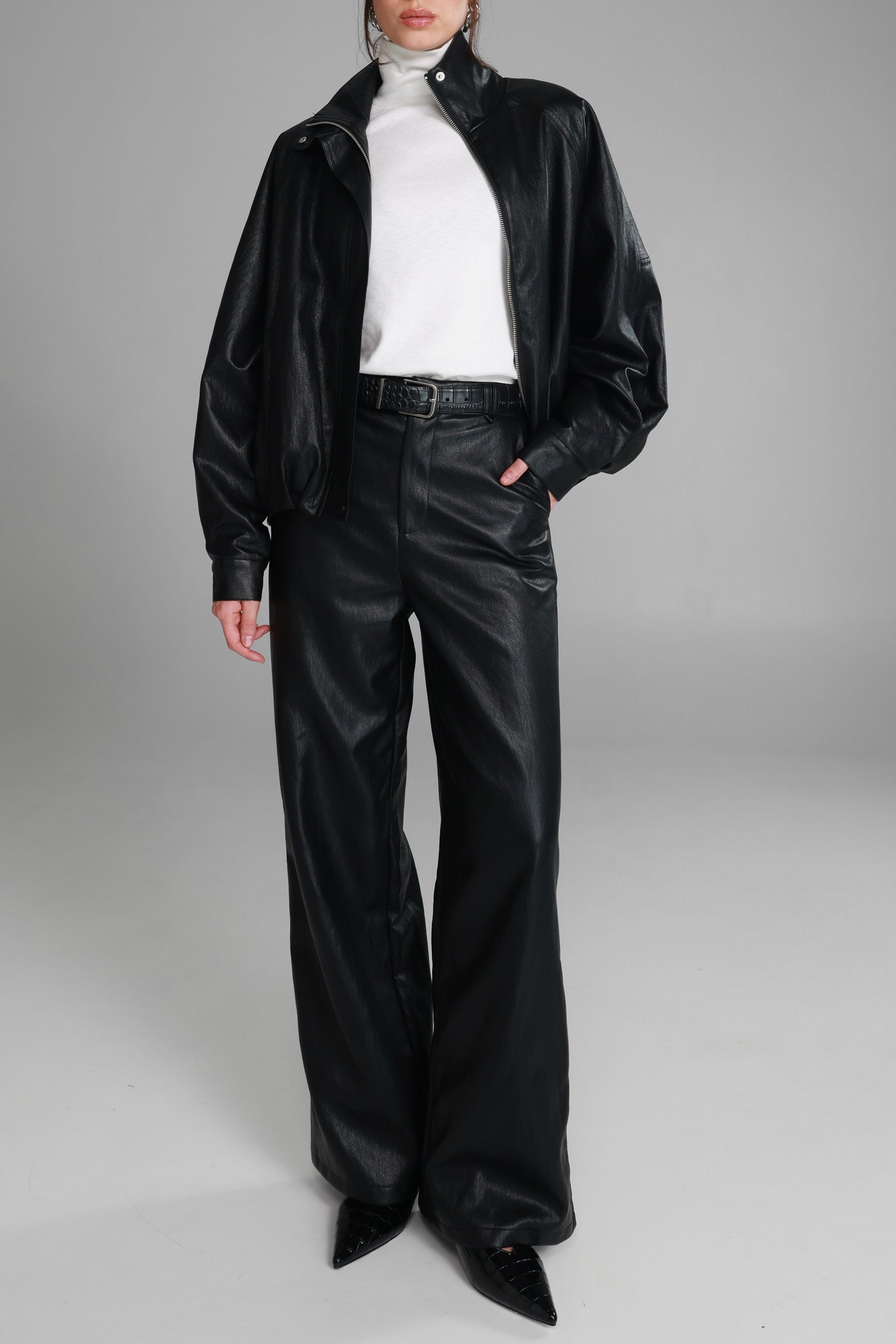 מכנסי ג'וליה דמוי עור שחורים