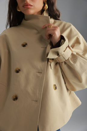 טרנץ' אנני בלונד