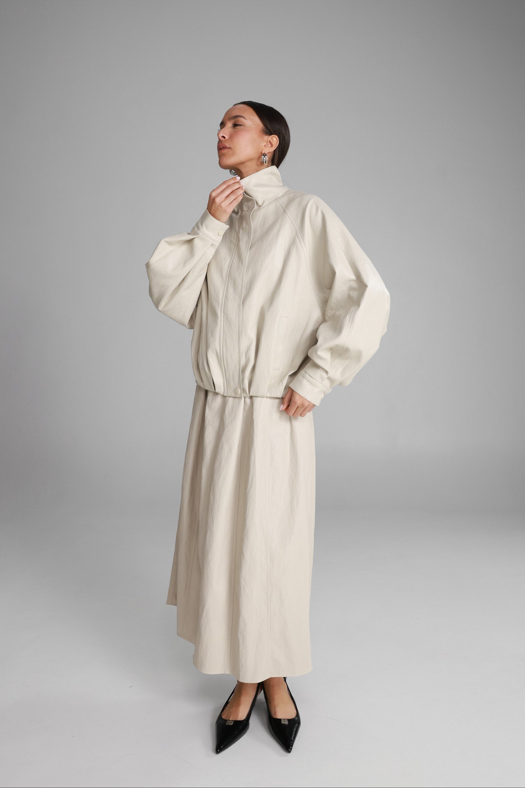 חצאית מידי ג'וליה דמוי עור שמנת