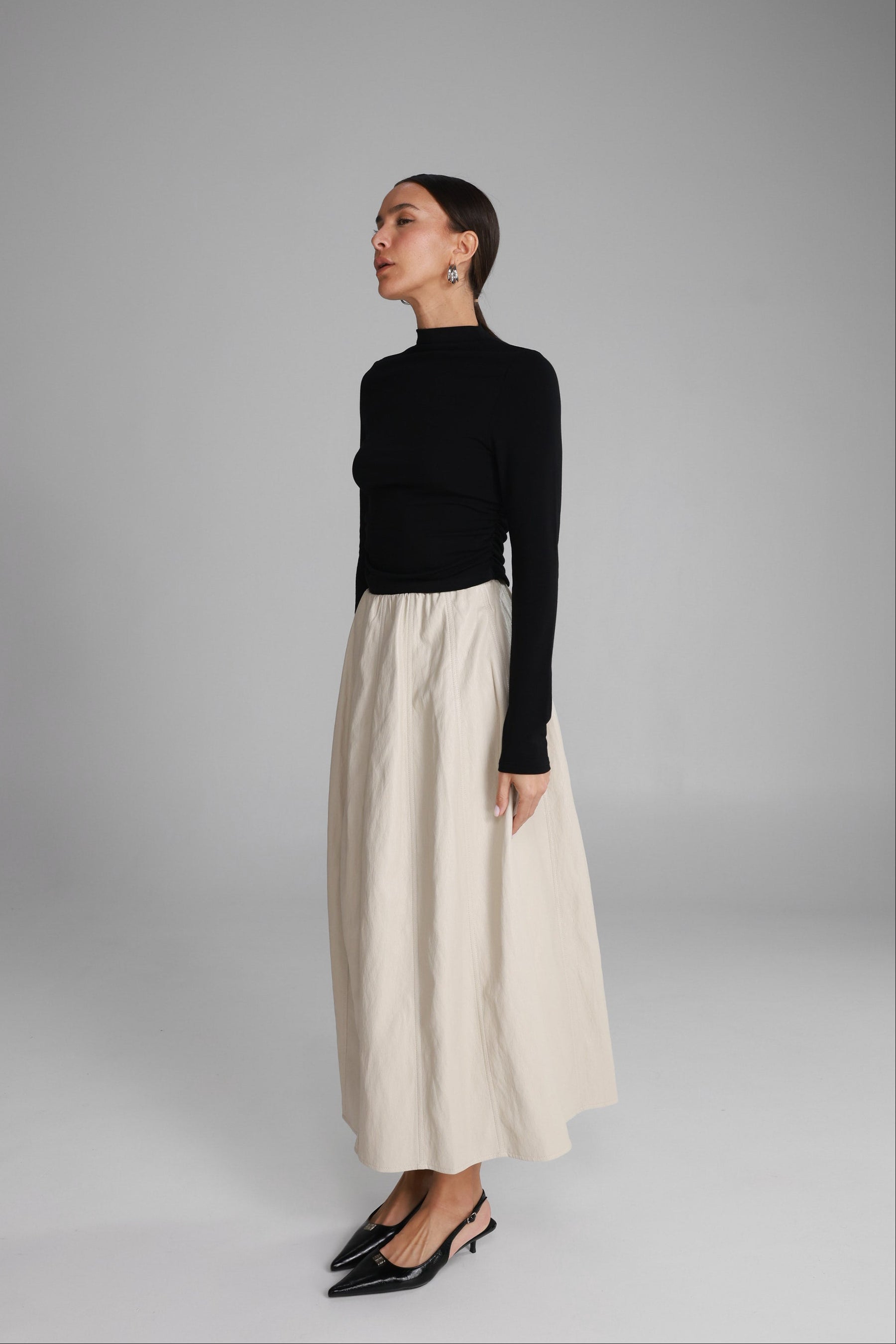 חצאית מידי ג'וליה דמוי עור שמנת