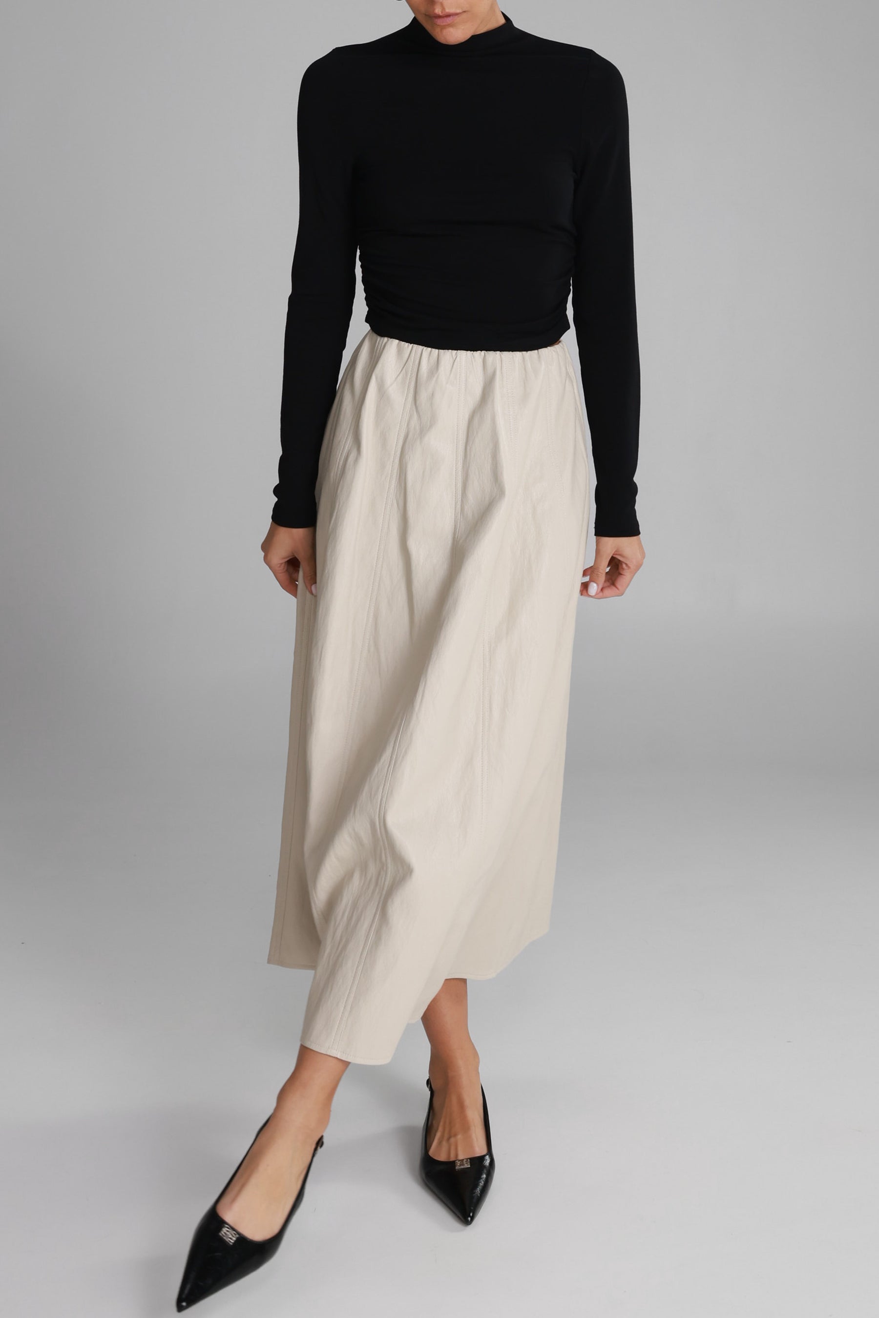 חצאית מידי ג'וליה דמוי עור שמנת