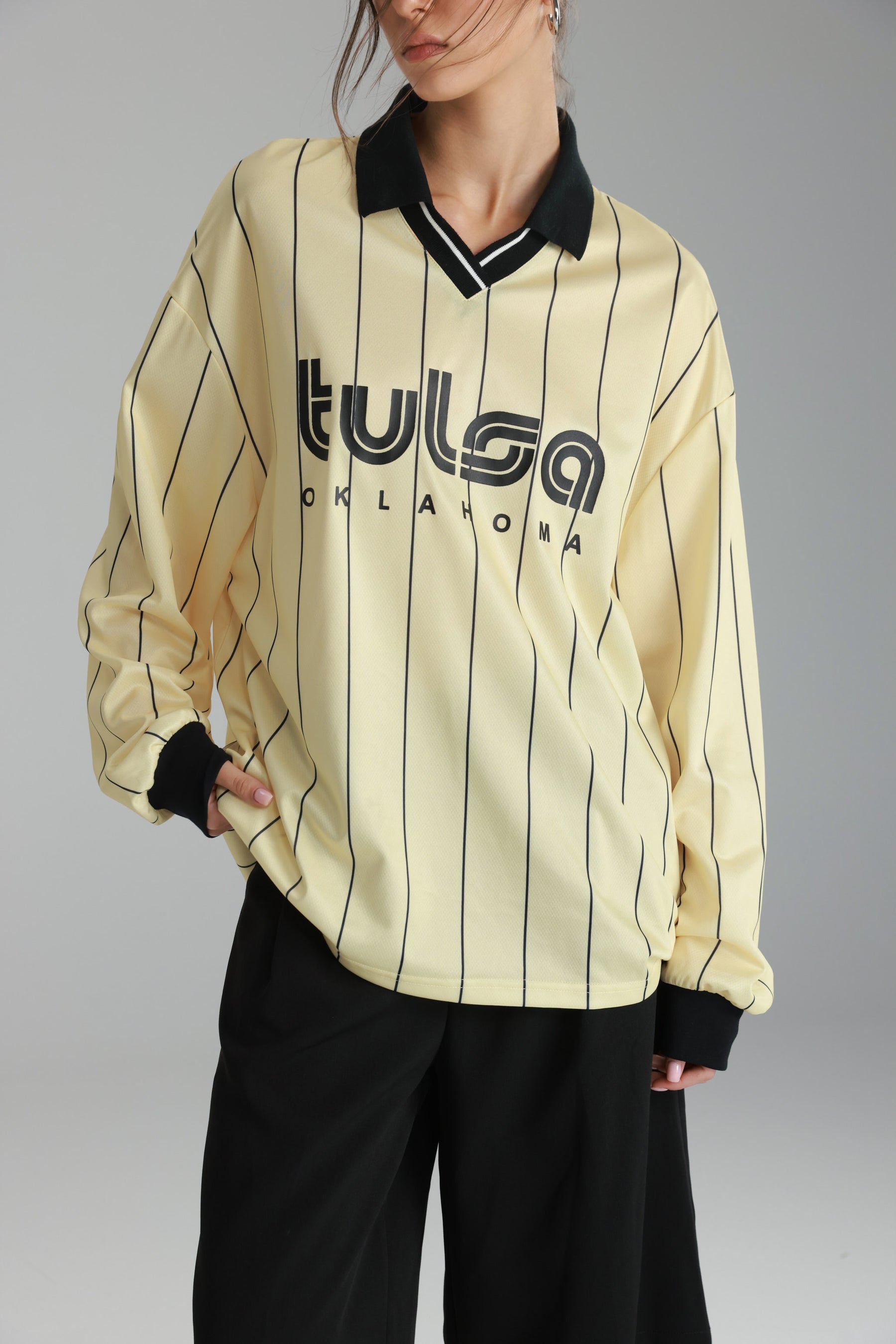 חולצת פיבי צהוב/שחור