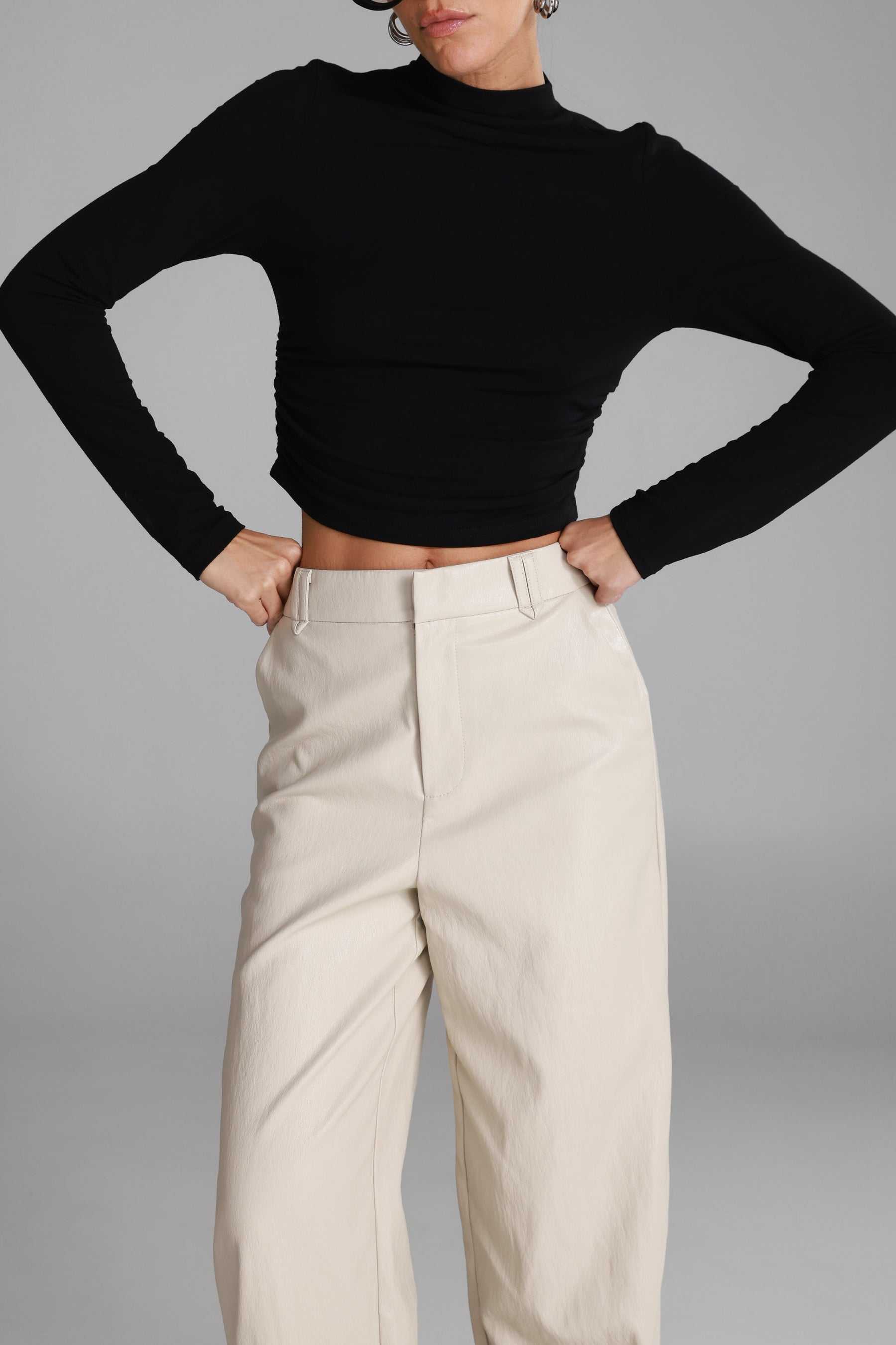 מכנסי ג'וליה דמוי עור שמנת