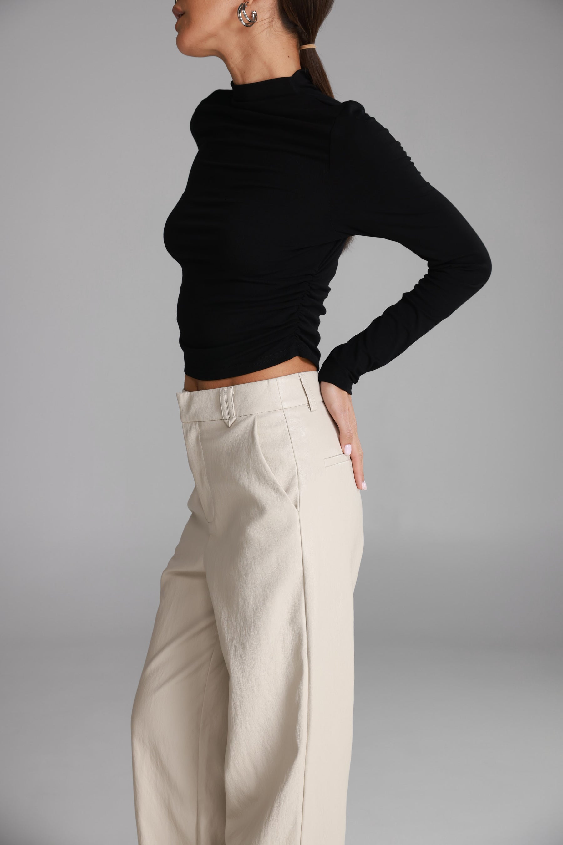 מכנסי ג'וליה דמוי עור שמנת