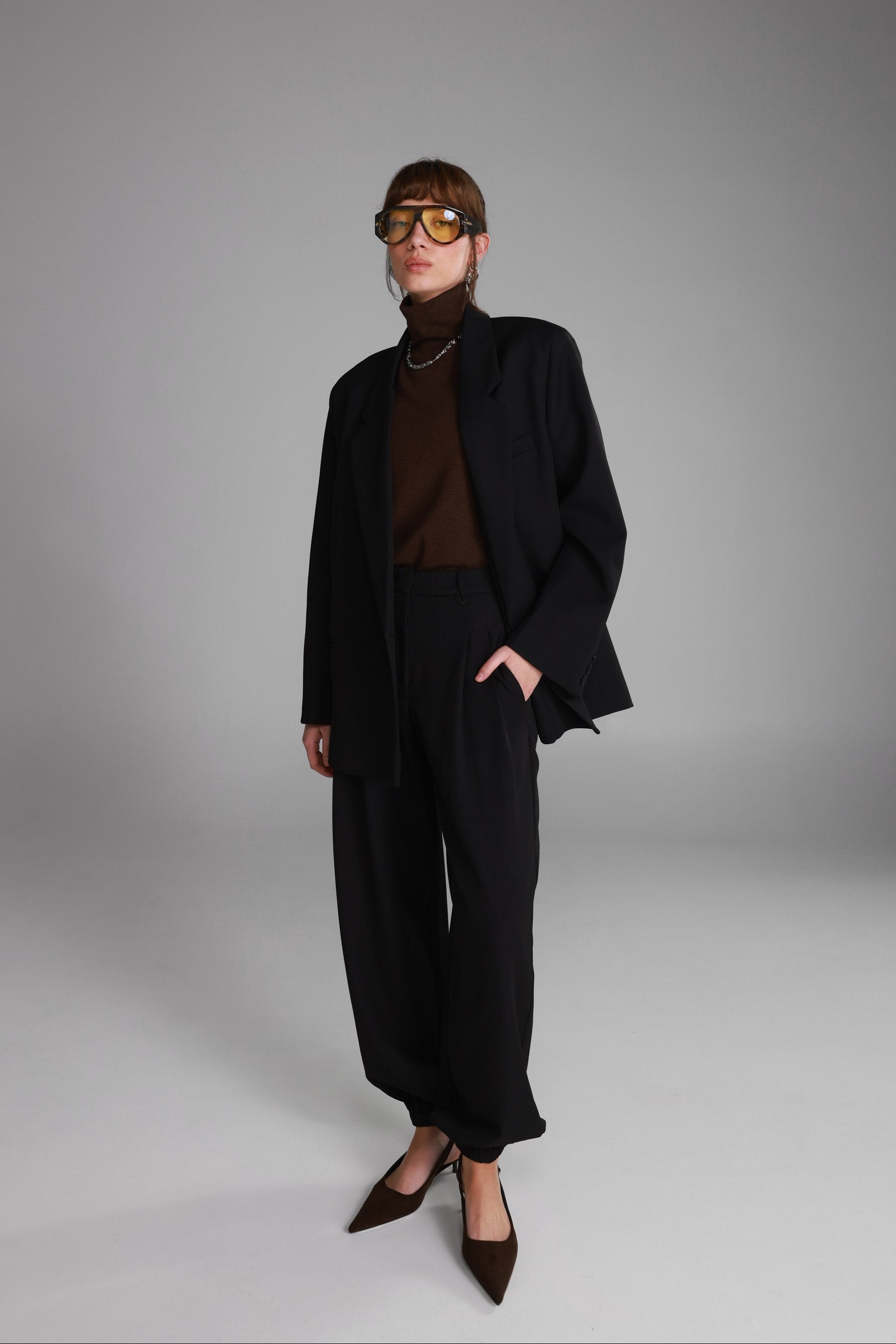 מכנסי הנרי ארוכים שחורים