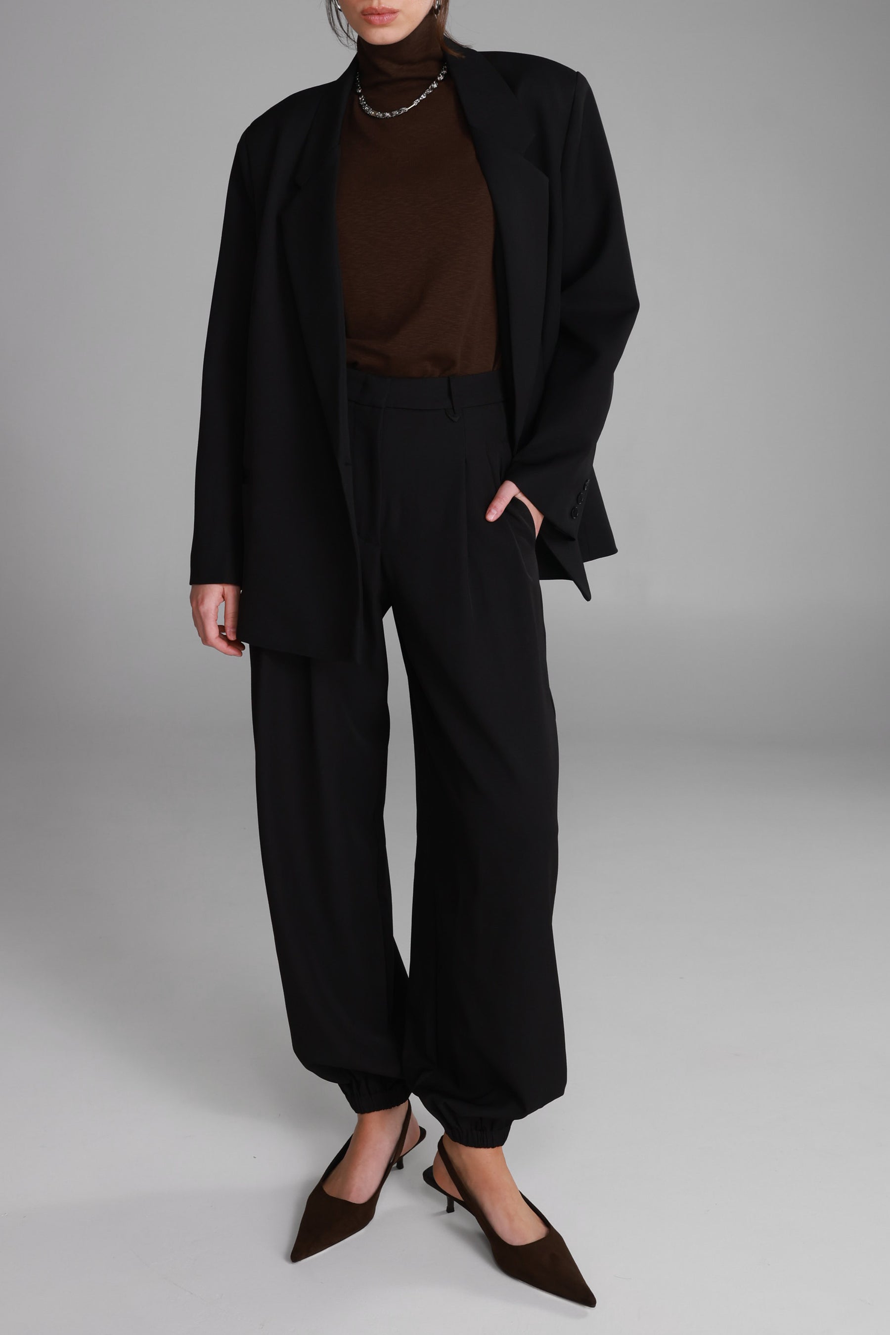 מכנסי הנרי ארוכים שחורים