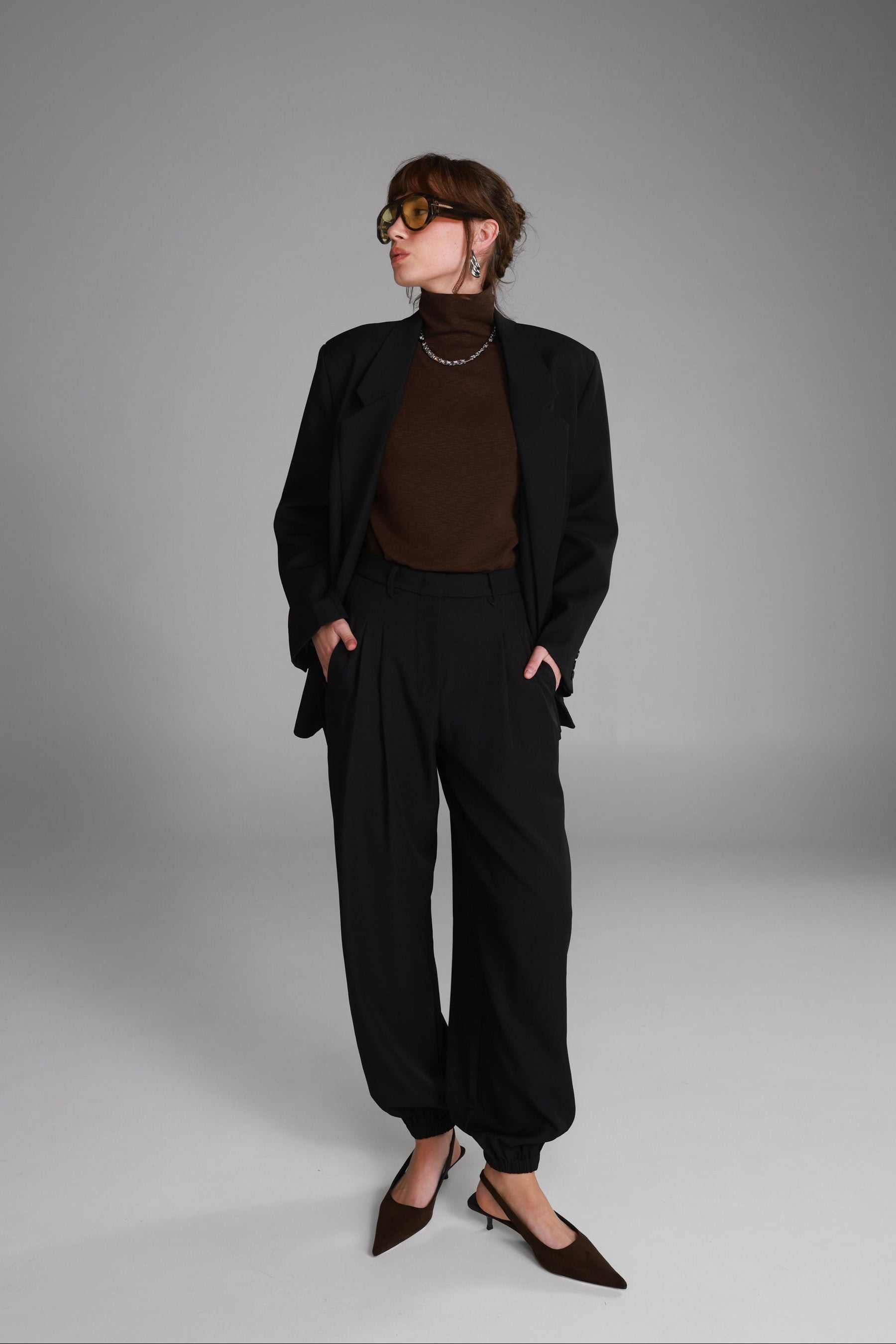 מכנסי הנרי ארוכים שחורים