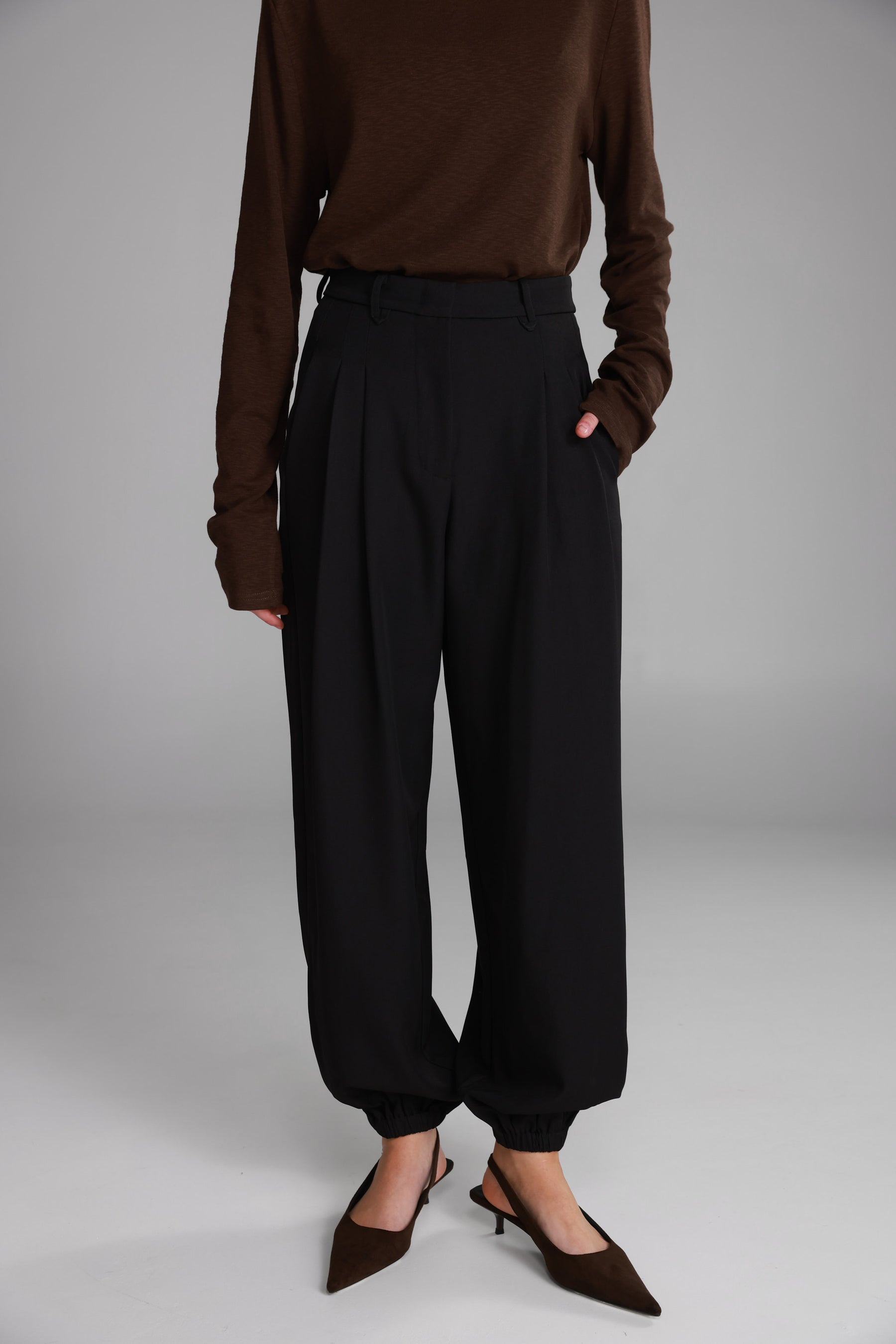 מכנסי הנרי ארוכים שחורים