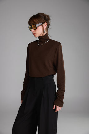 חולצת דיילי חום כהה