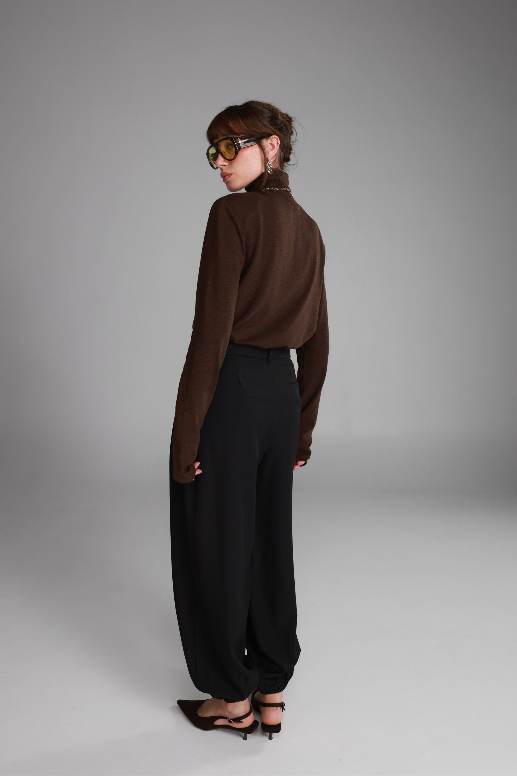 מכנסי הנרי ארוכים שחורים