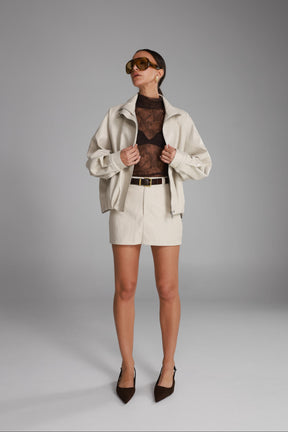 חצאית מיני ג'וליה דמוי עור שמנת