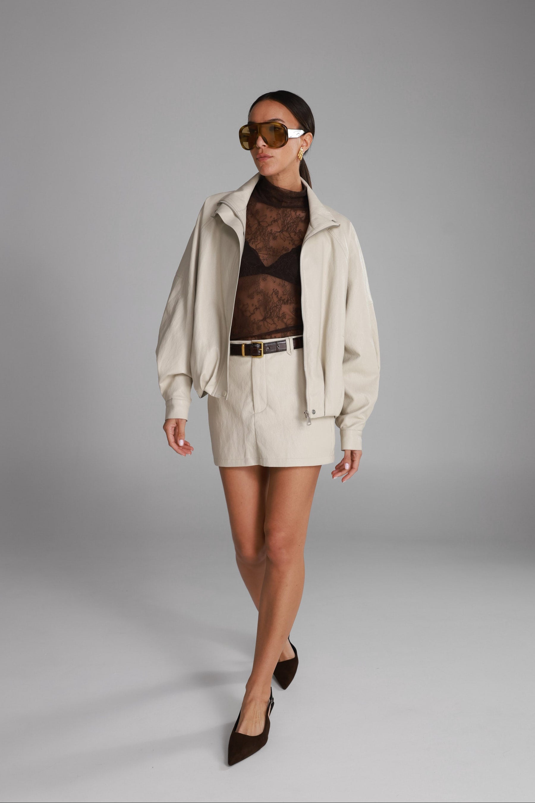 חצאית מיני ג'וליה דמוי עור שמנת