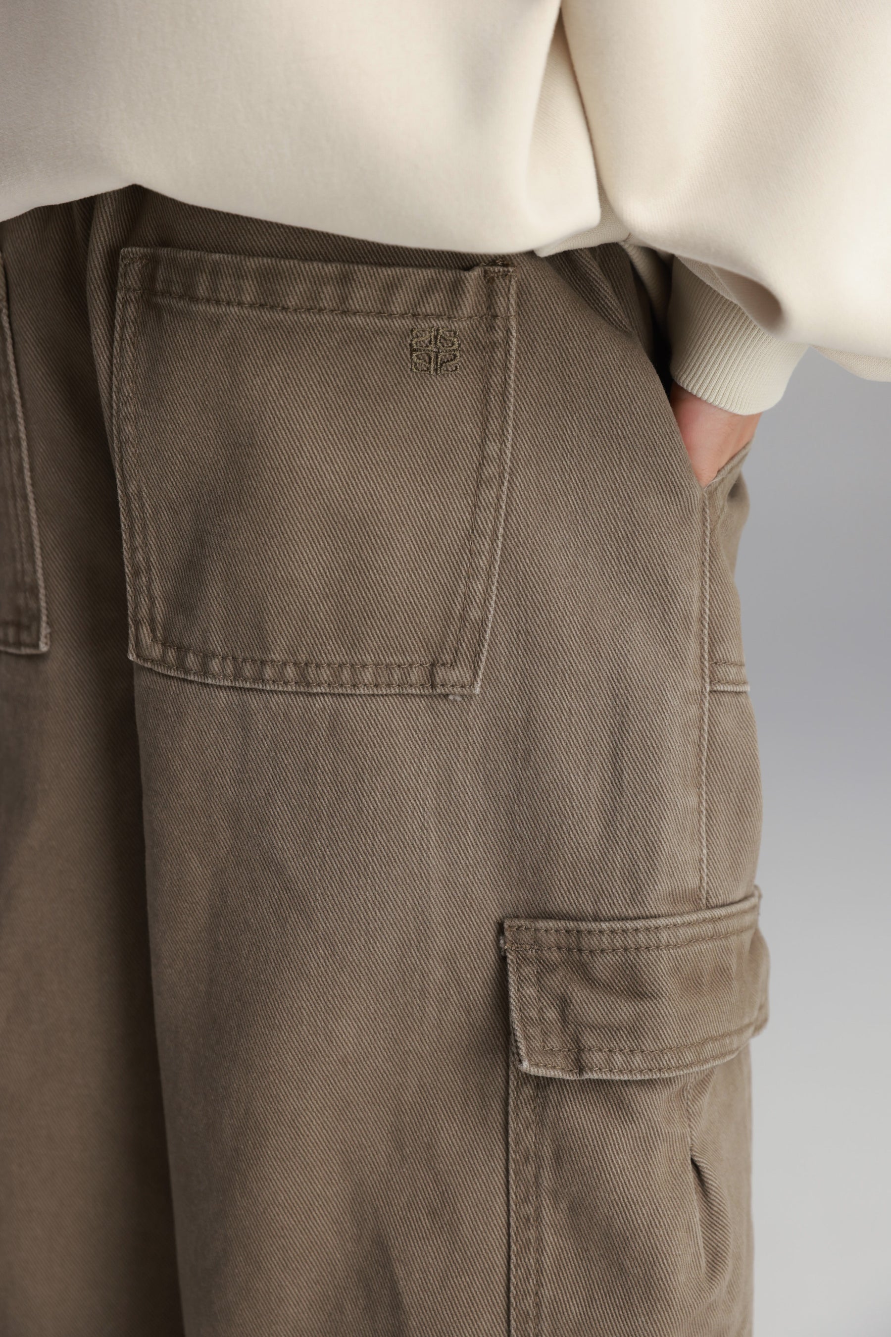 ג'ינס מרטין חאקי