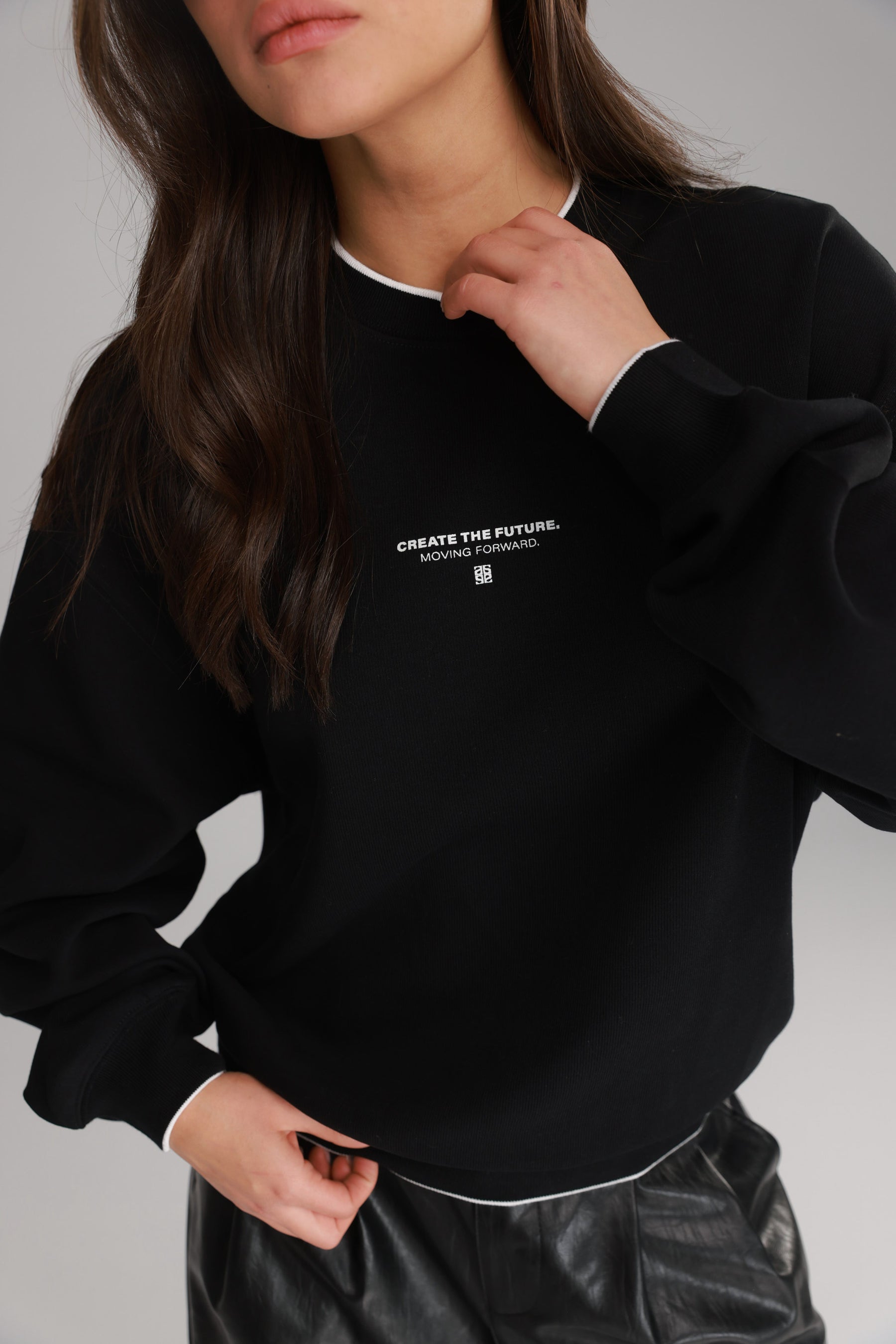 חולצת ארין שחורה