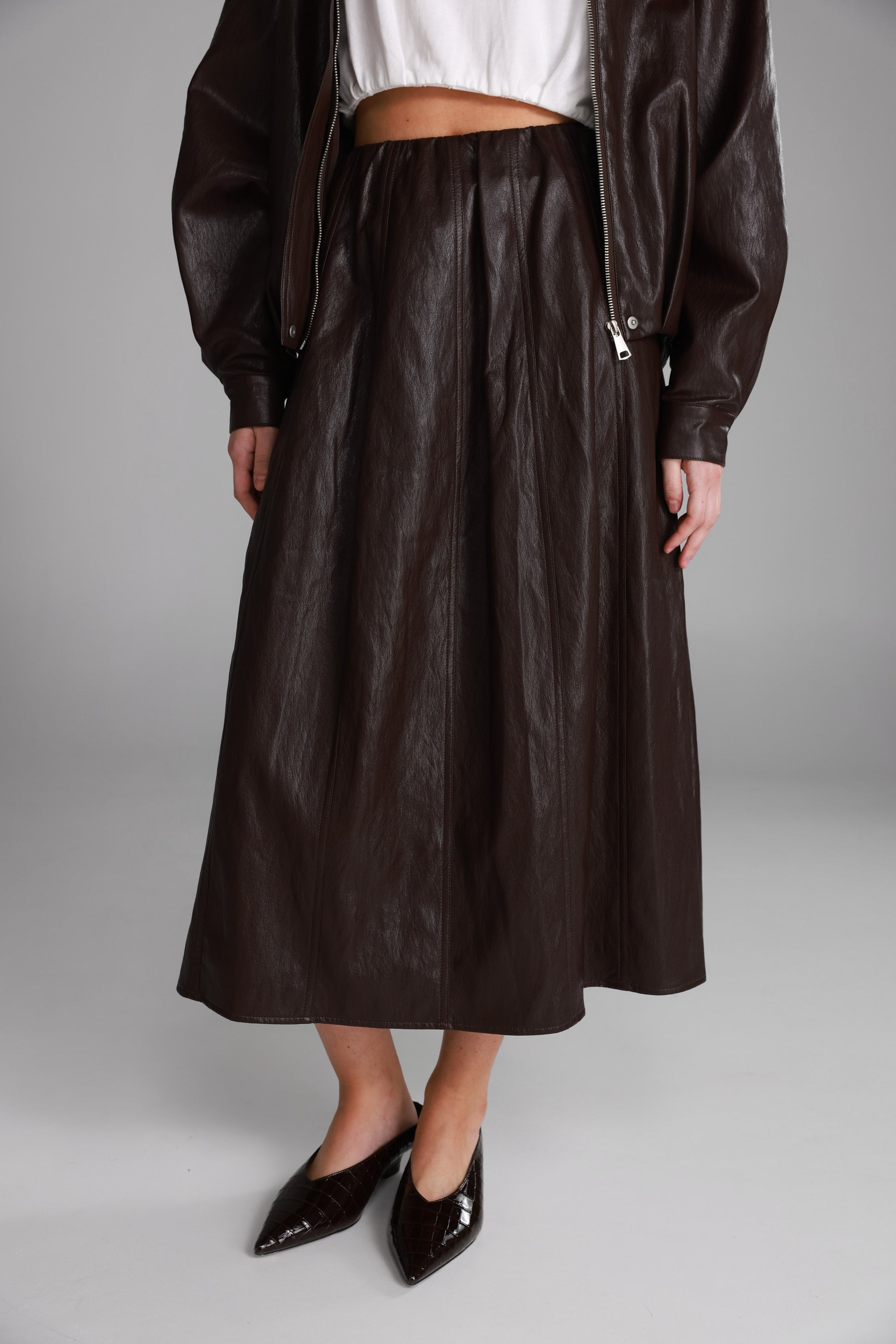 חצאית מידי ג'וליה דמוי עור בורדו