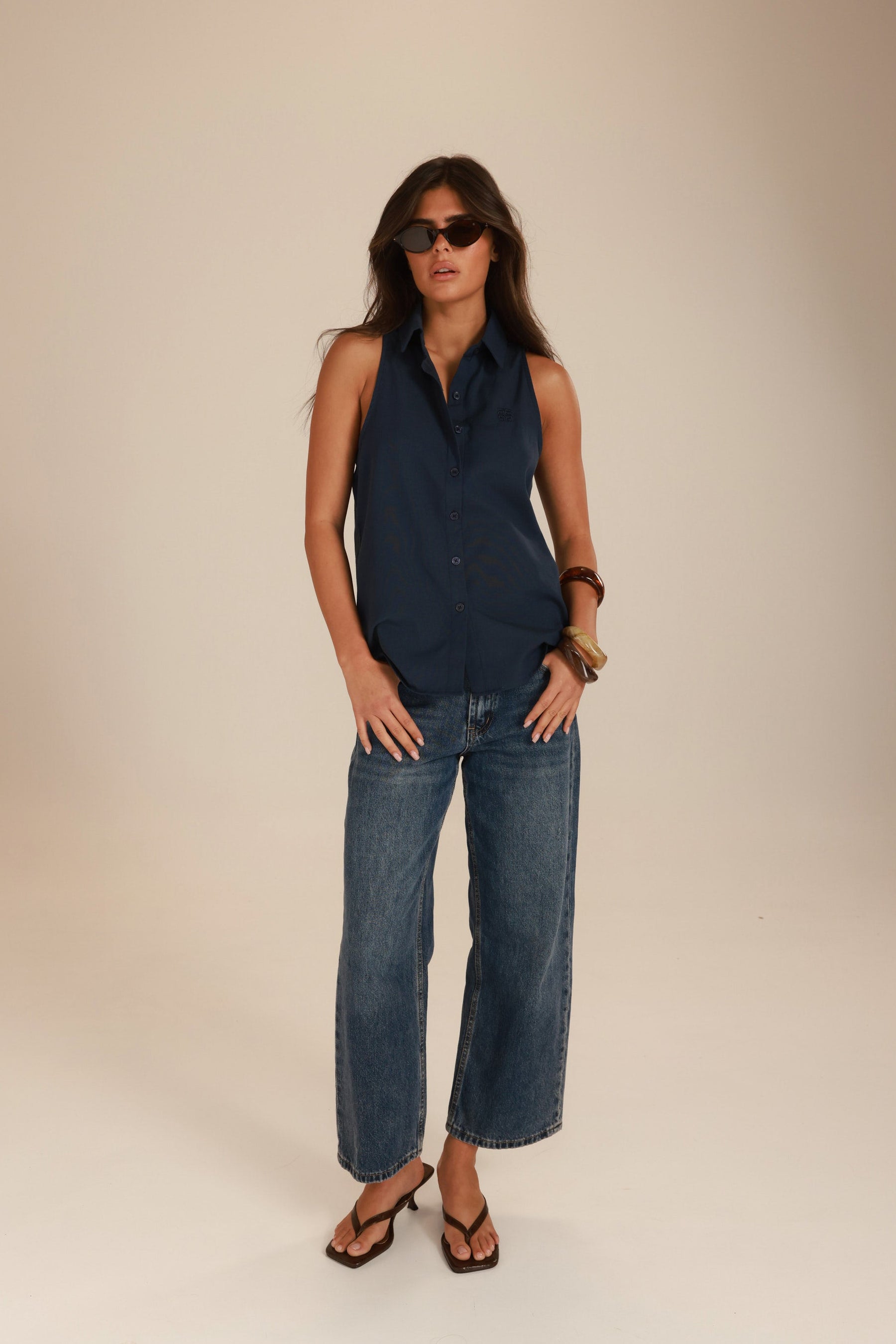 גופיית מודי מכופתרת נייבי