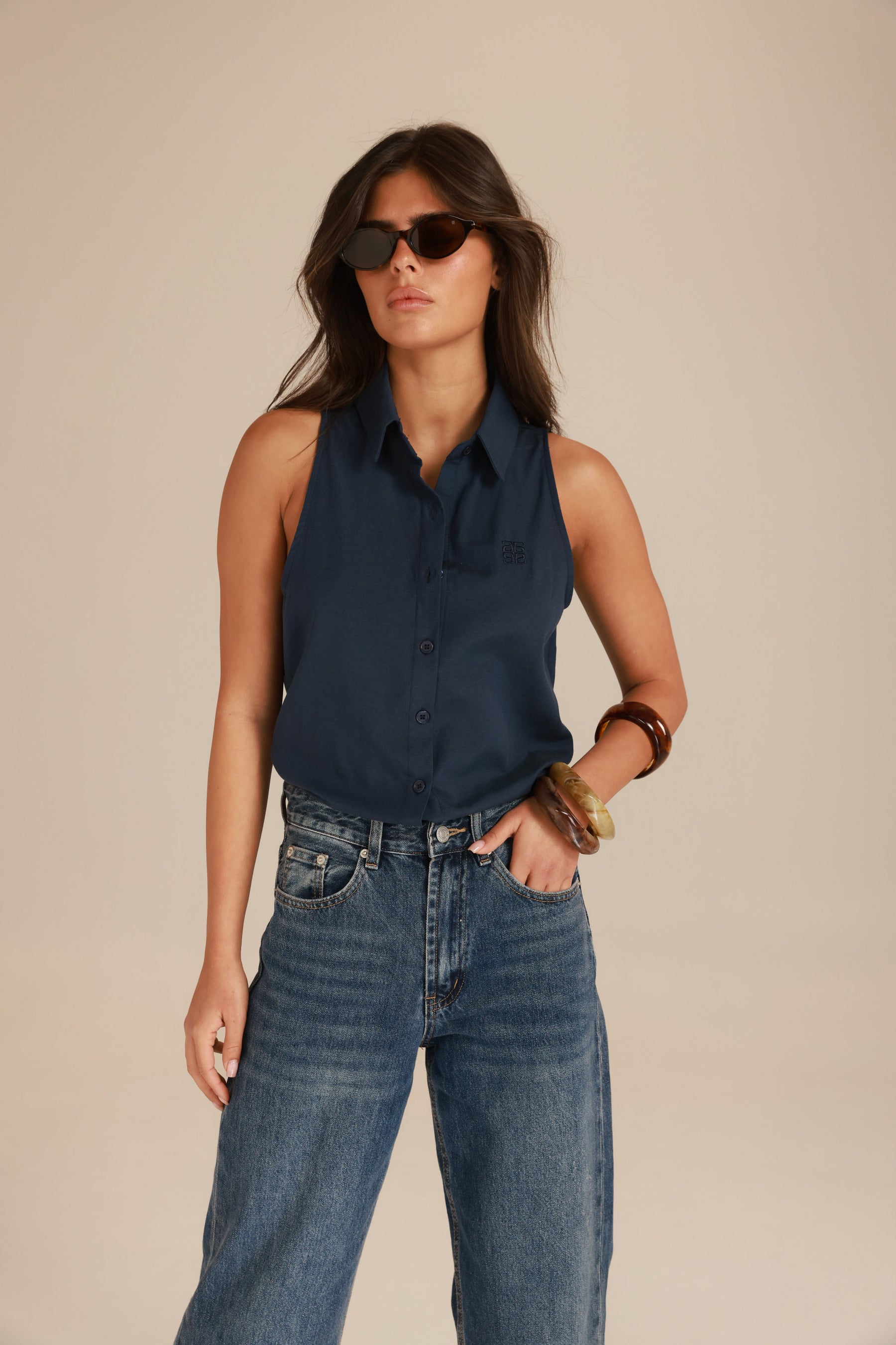 גופיית מודי מכופתרת נייבי