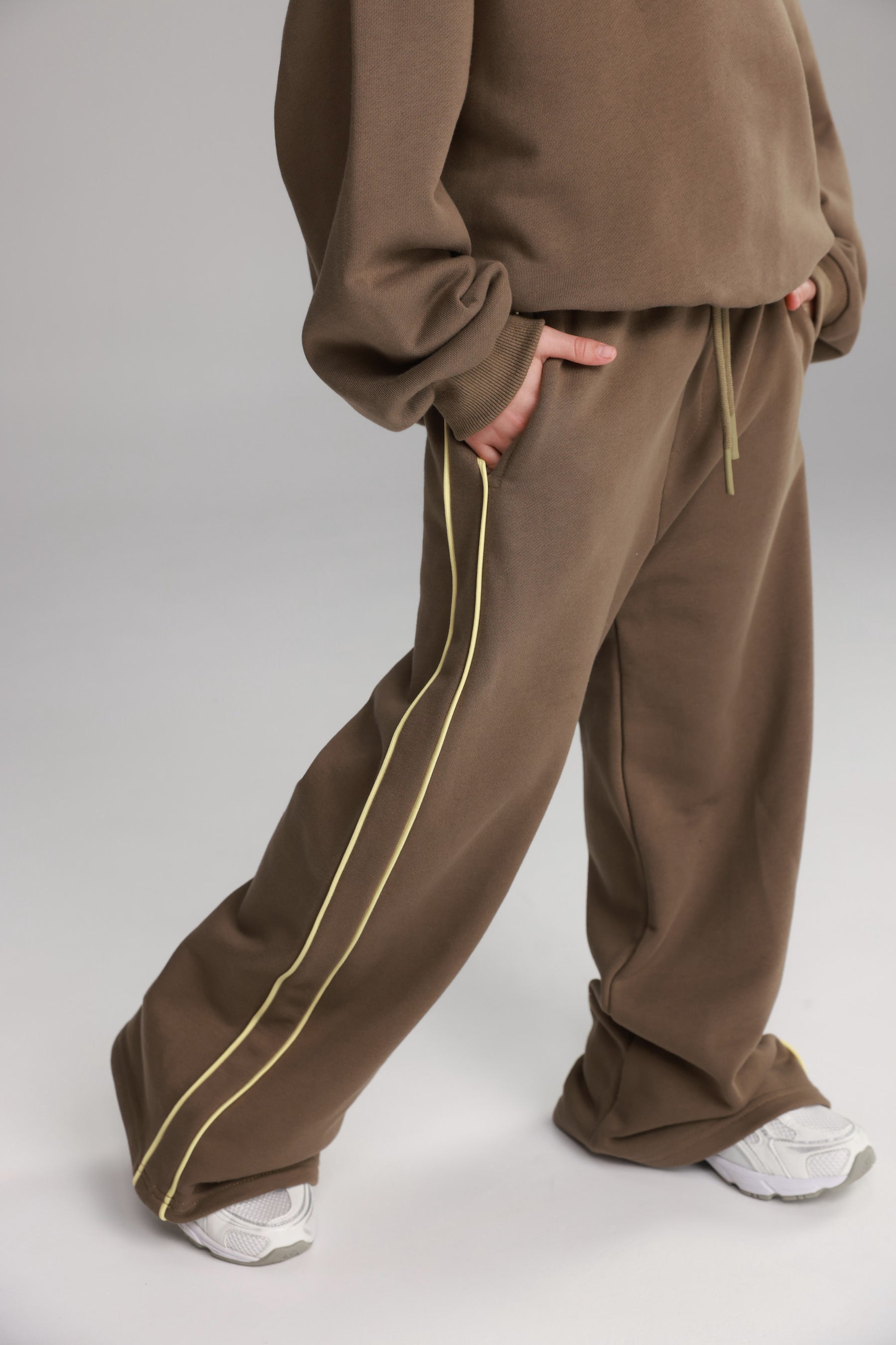 חליפת ג'וני חומה