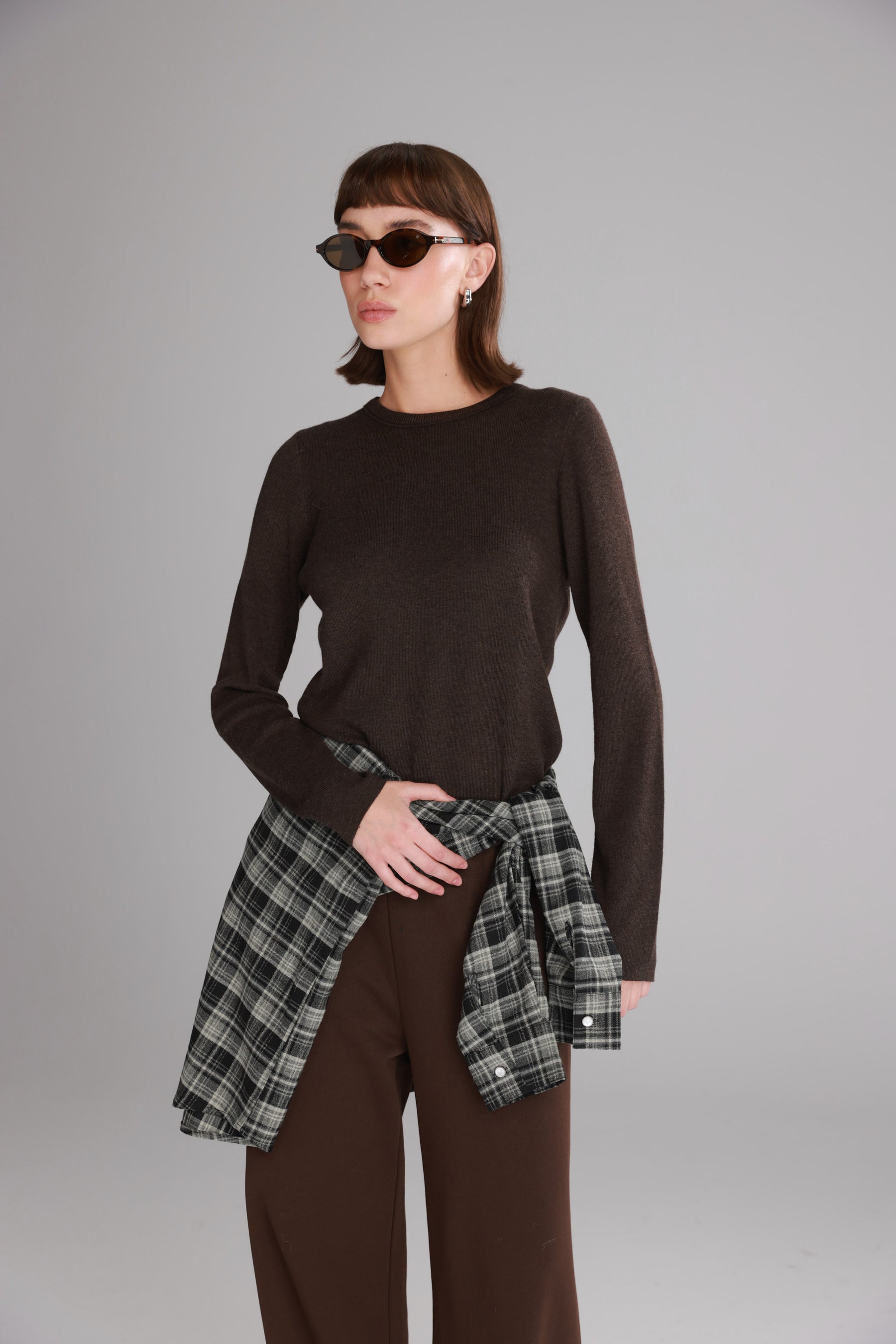 חולצת קייסי חום כהה