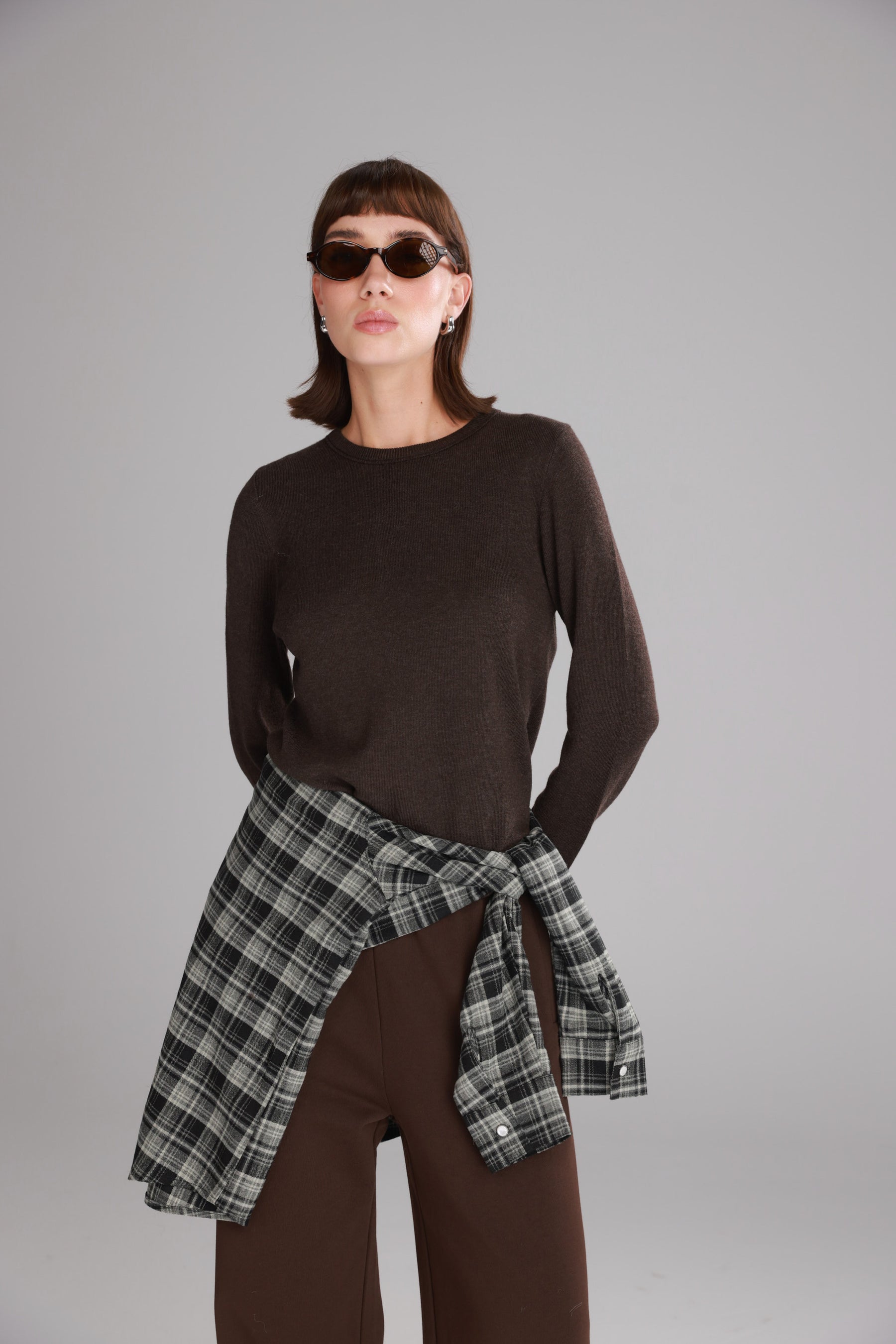 חולצת קייסי חום כהה