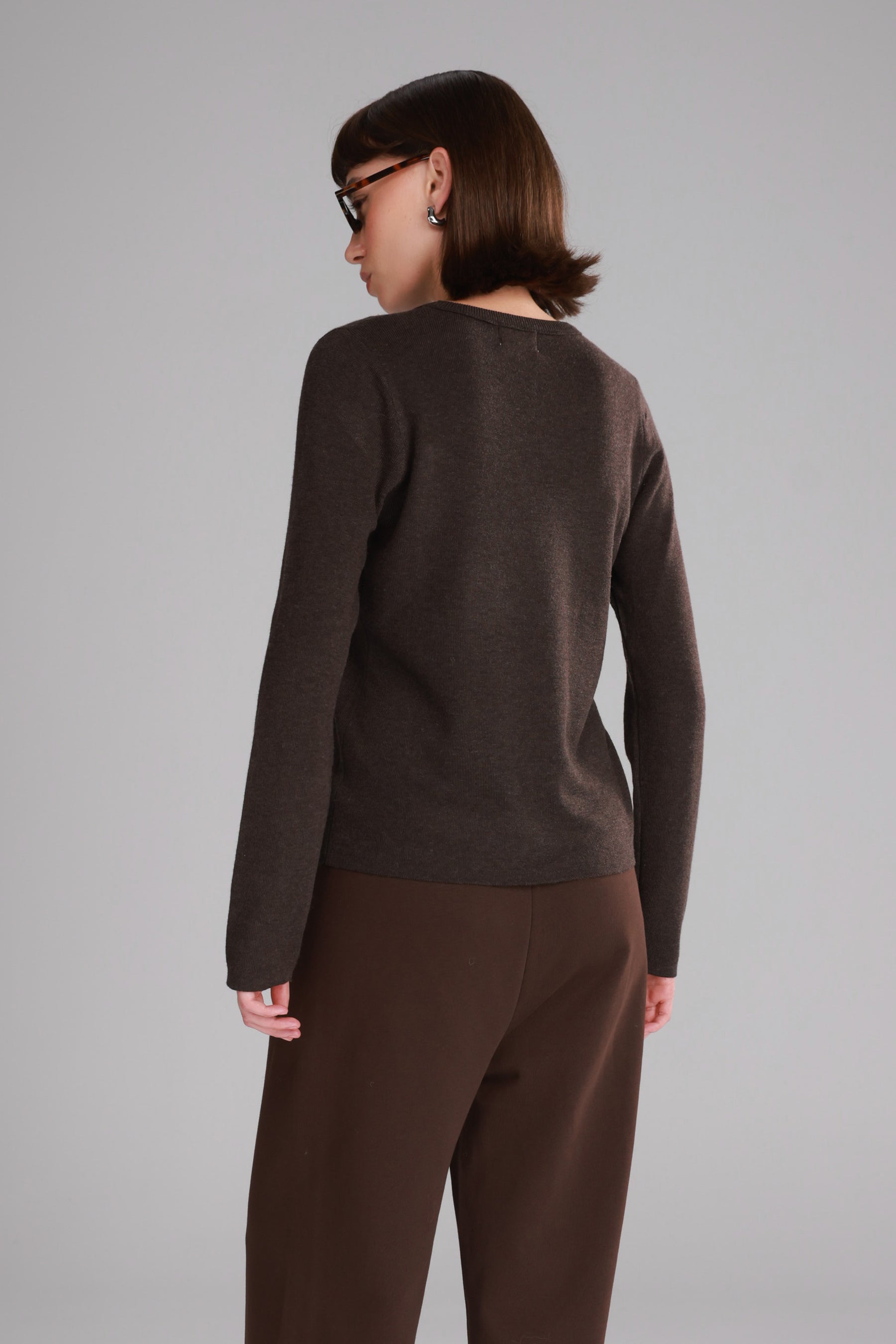 חולצת קייסי חום כהה