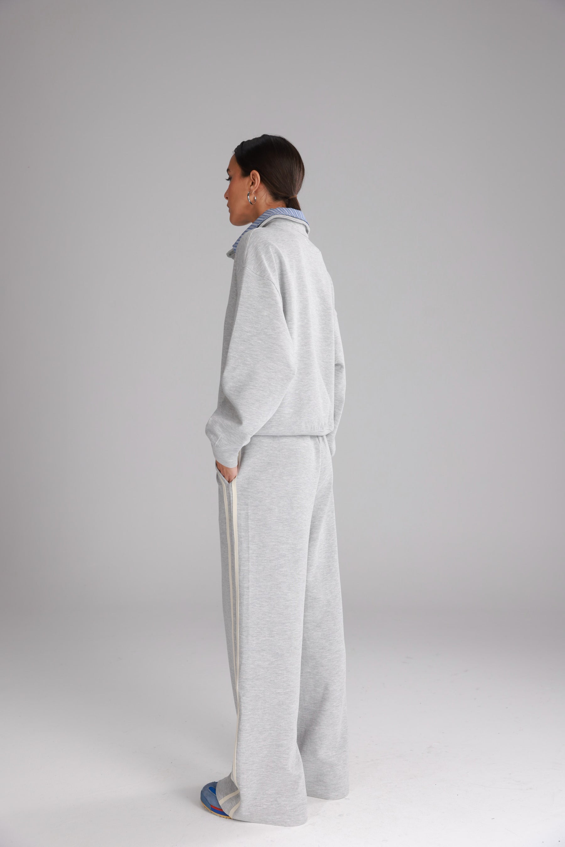 חליפת סול אפורה