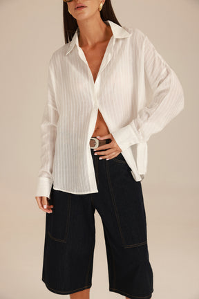 חולצת מיילו מכופתרת לבנה