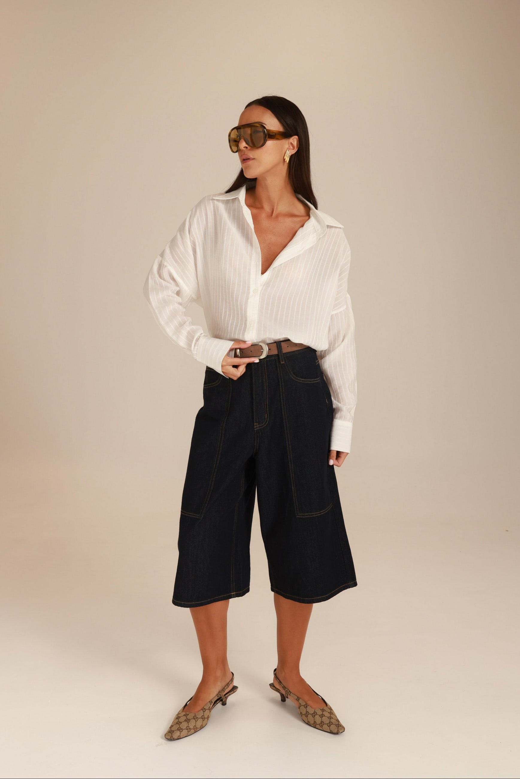 חולצת מיילו מכופתרת לבנה