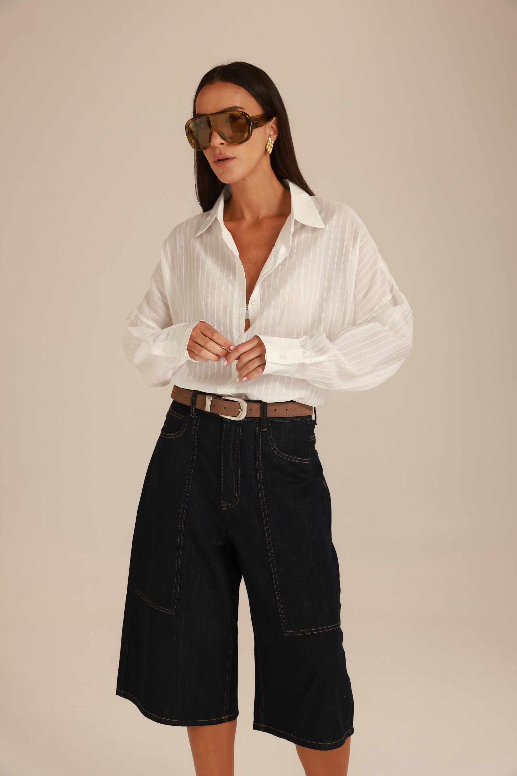 חולצת מיילו מכופתרת לבנה