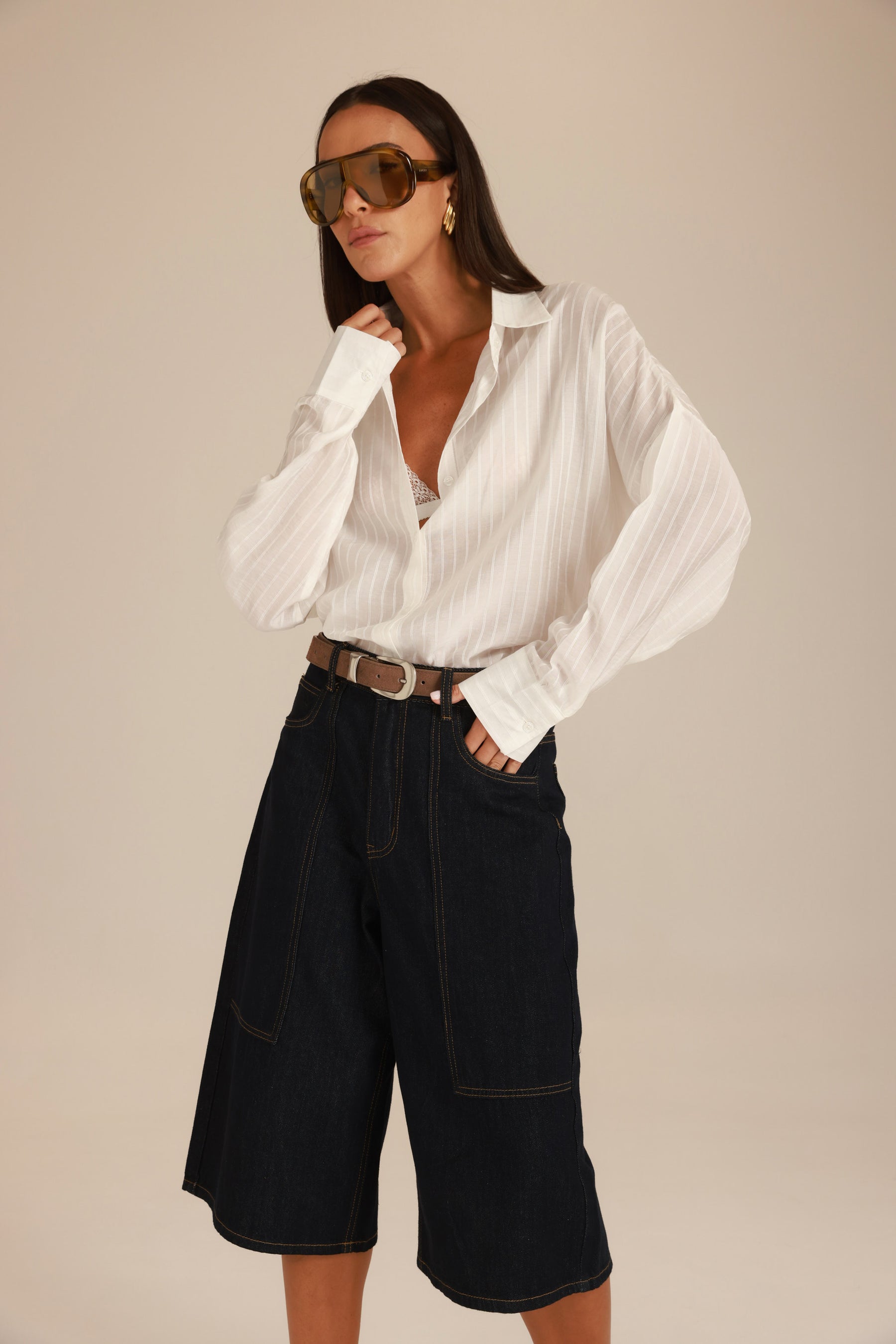 חולצת מיילו מכופתרת לבנה