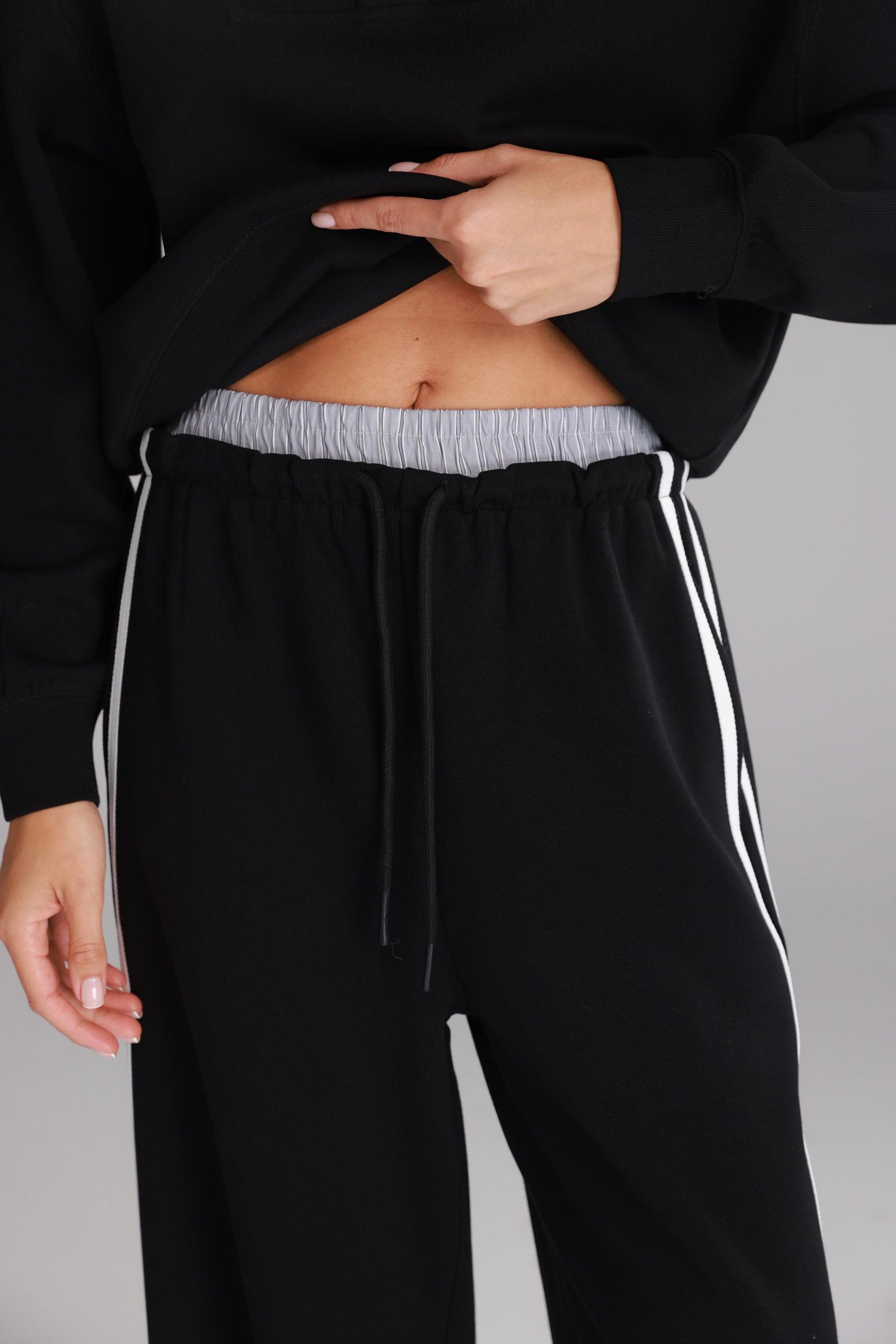 חליפת סול שחורה