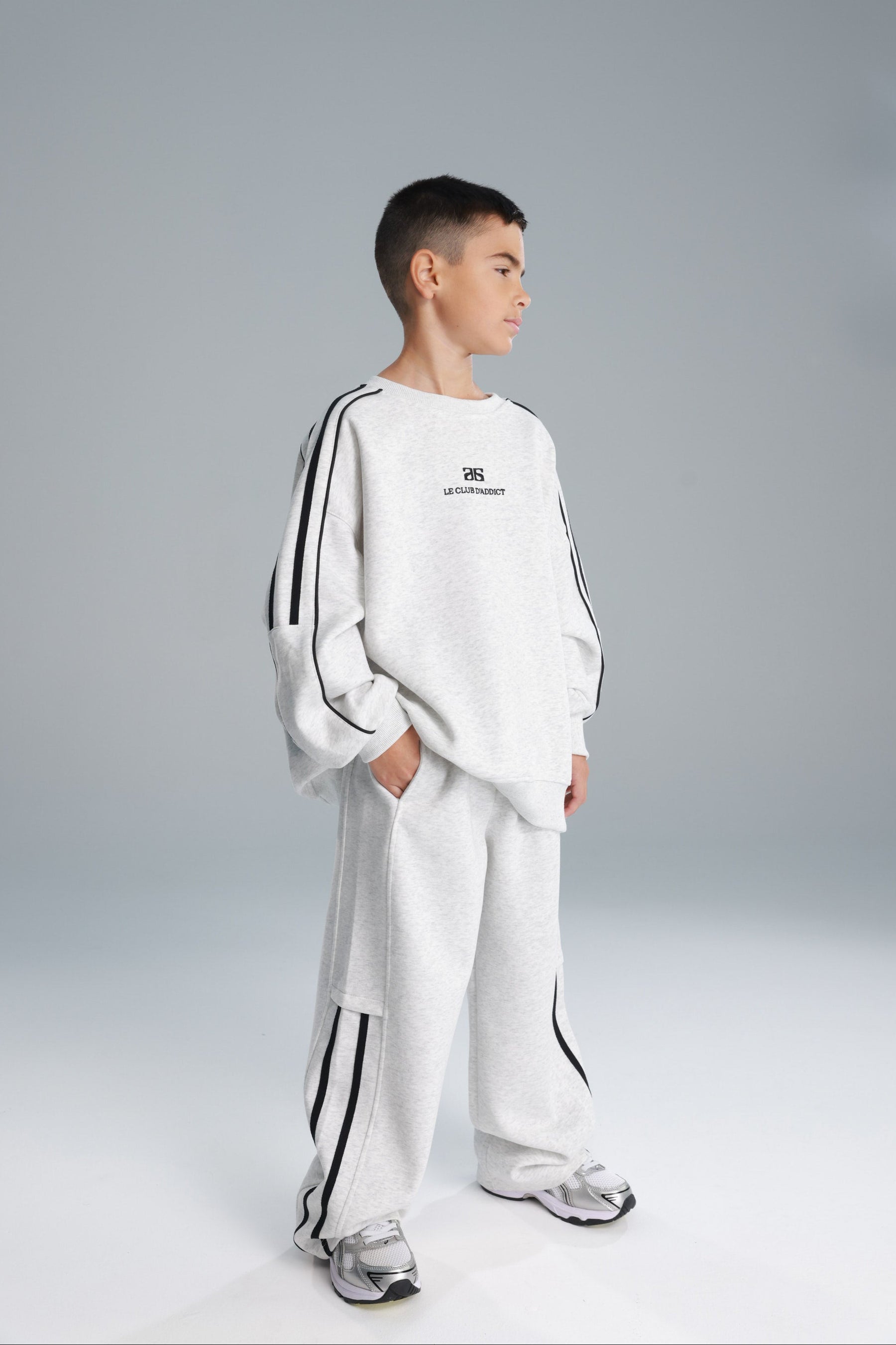 חליפת מארק אפור בהיר