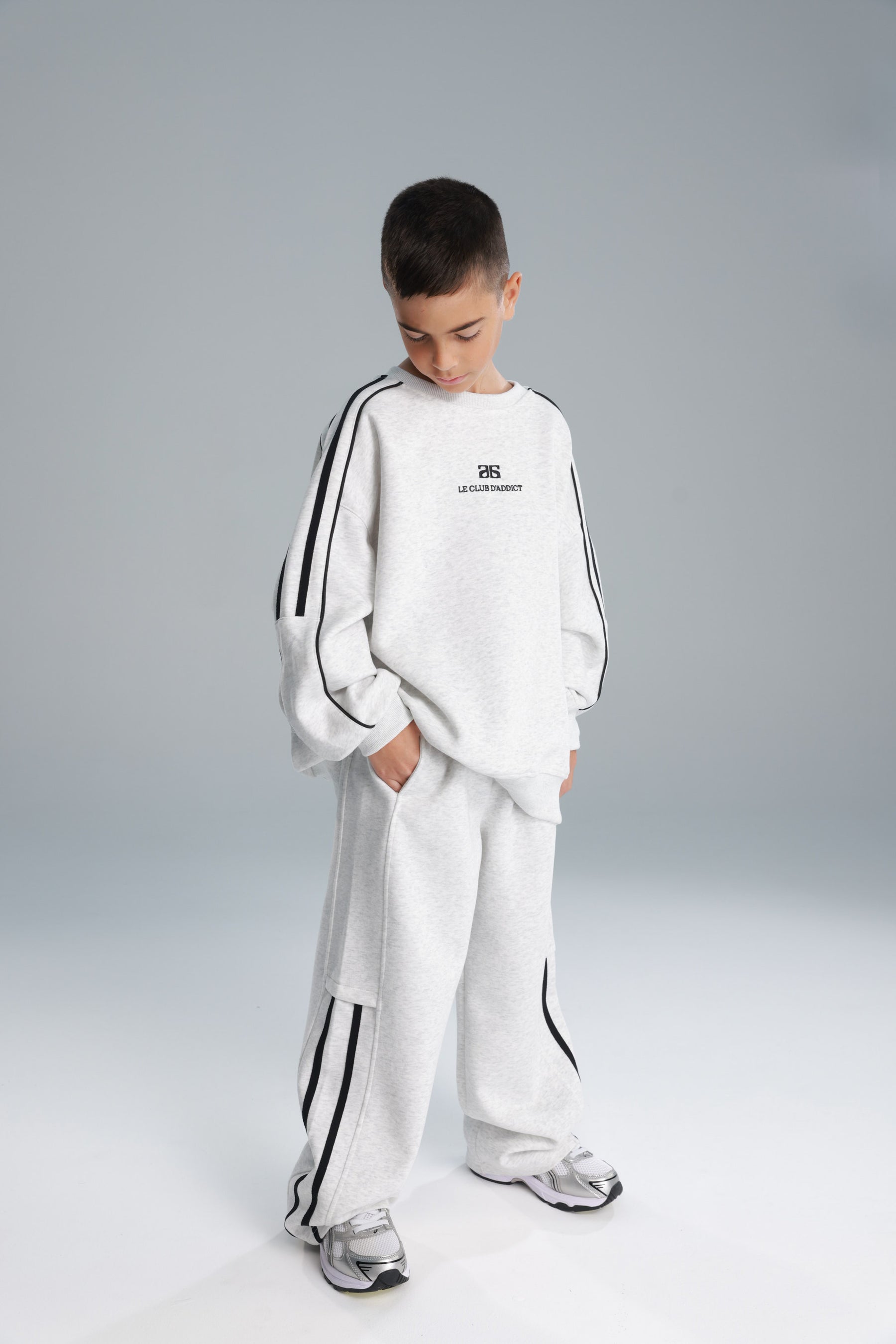 חליפת מארק אפור בהיר