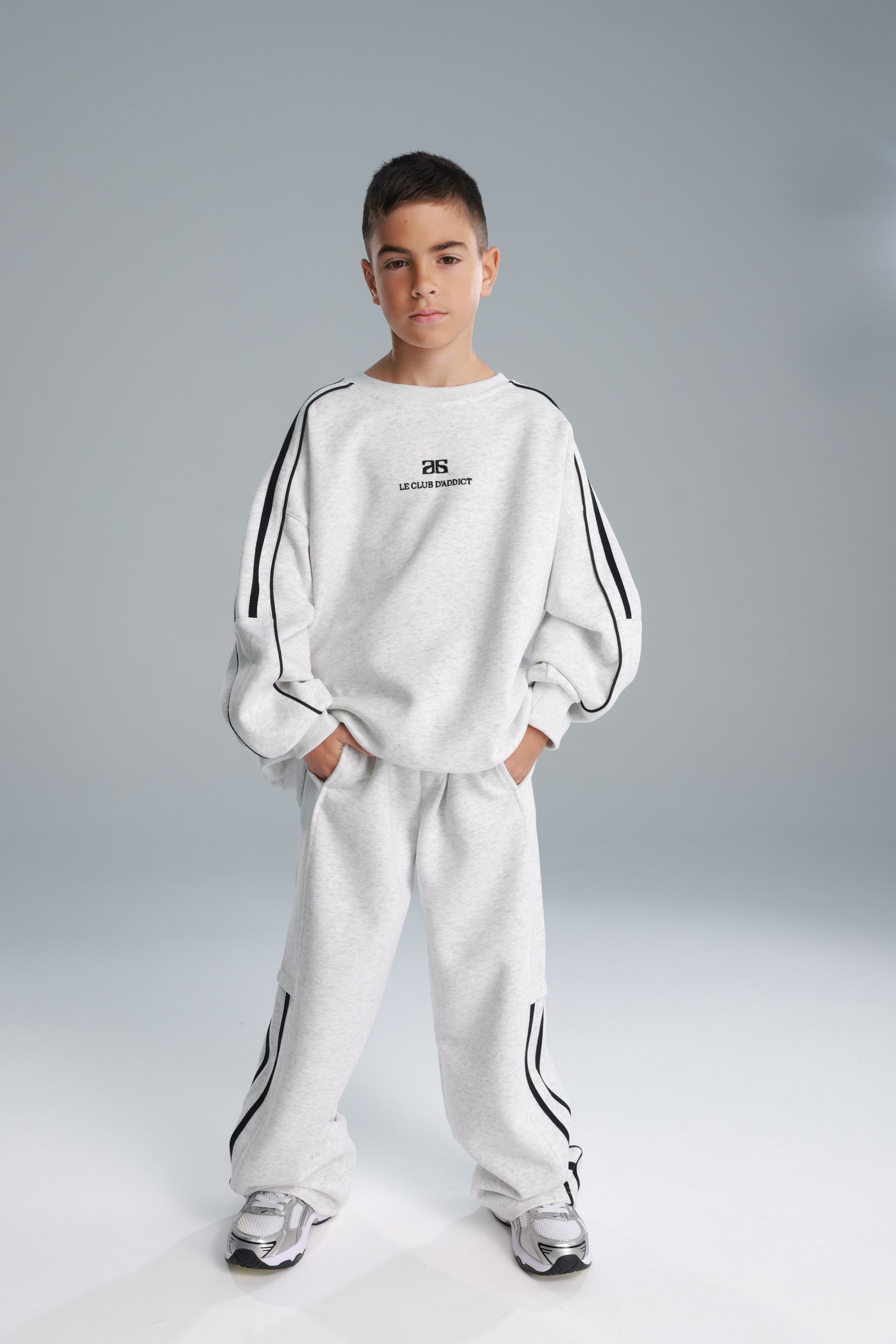 חליפת מארק אפור בהיר