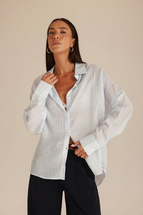 חולצת מיילו מכופתרת כחול בהיר