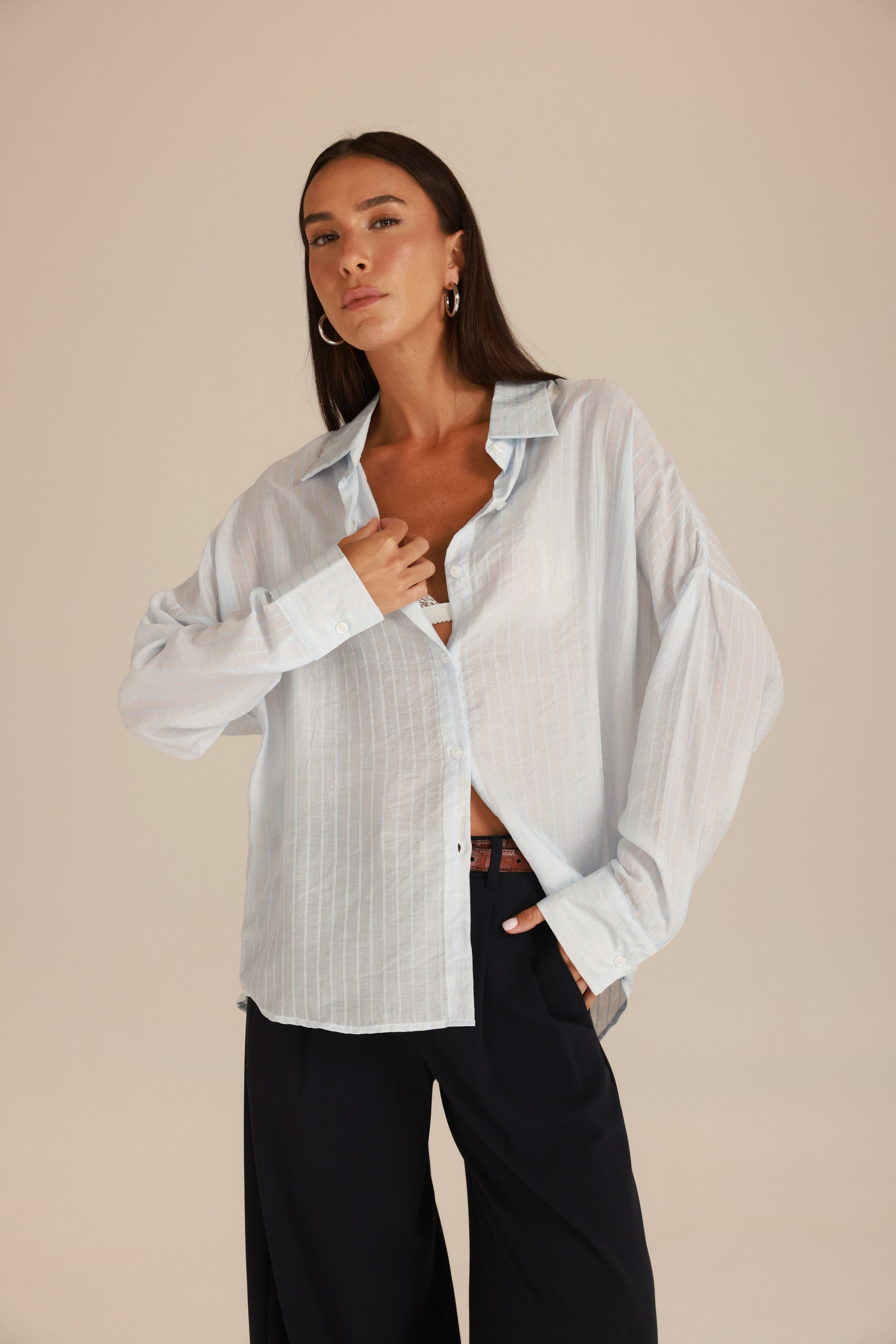 חולצת מיילו מכופתרת כחול בהיר