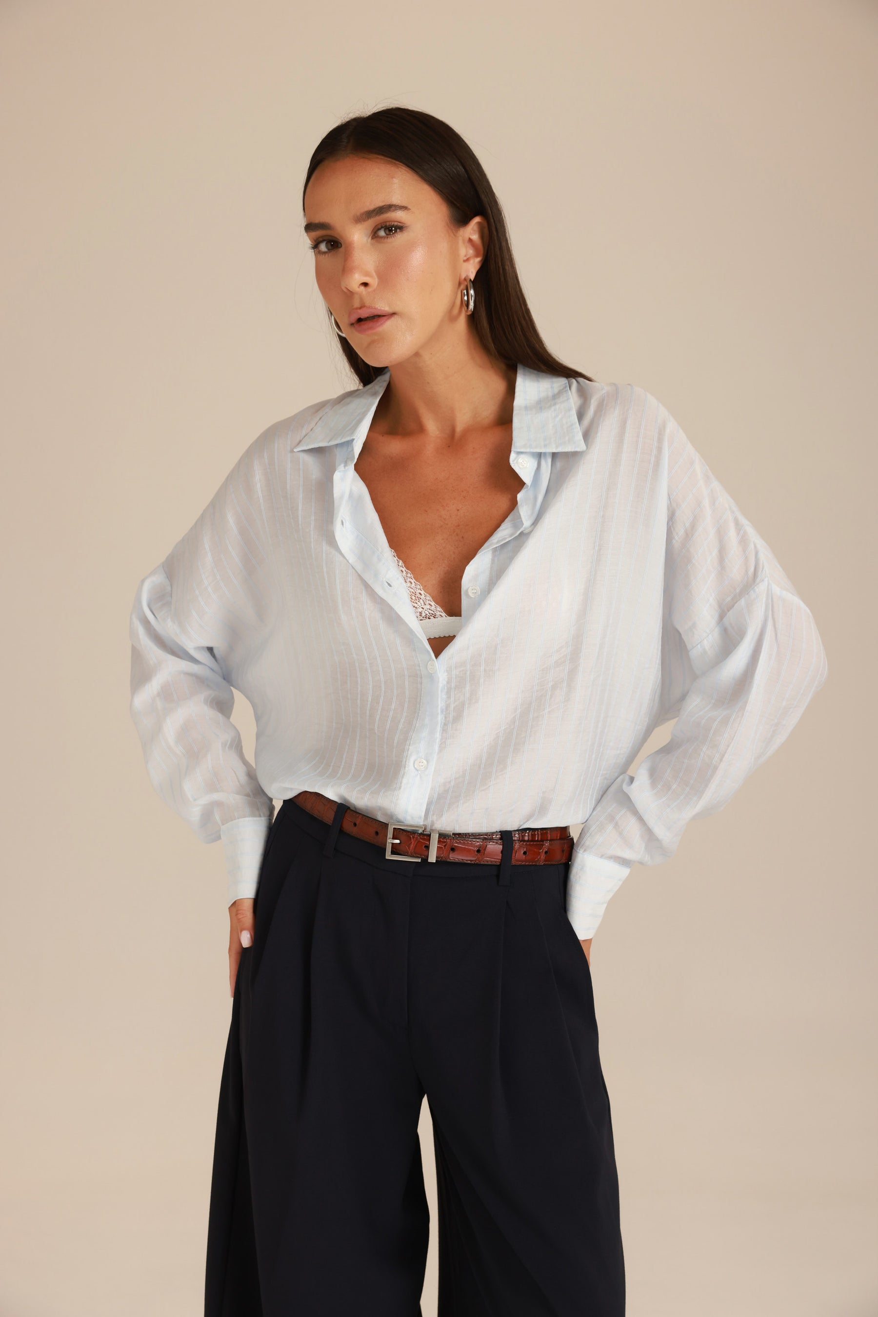 חולצת מיילו מכופתרת כחול בהיר