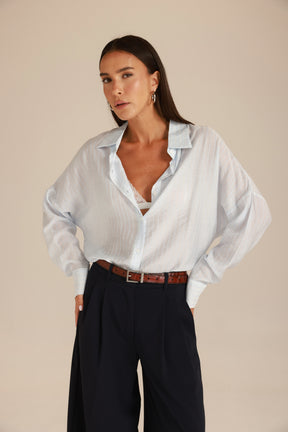 חולצת מיילו מכופתרת כחול בהיר