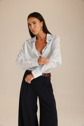 חולצת מיילו מכופתרת כחול בהיר