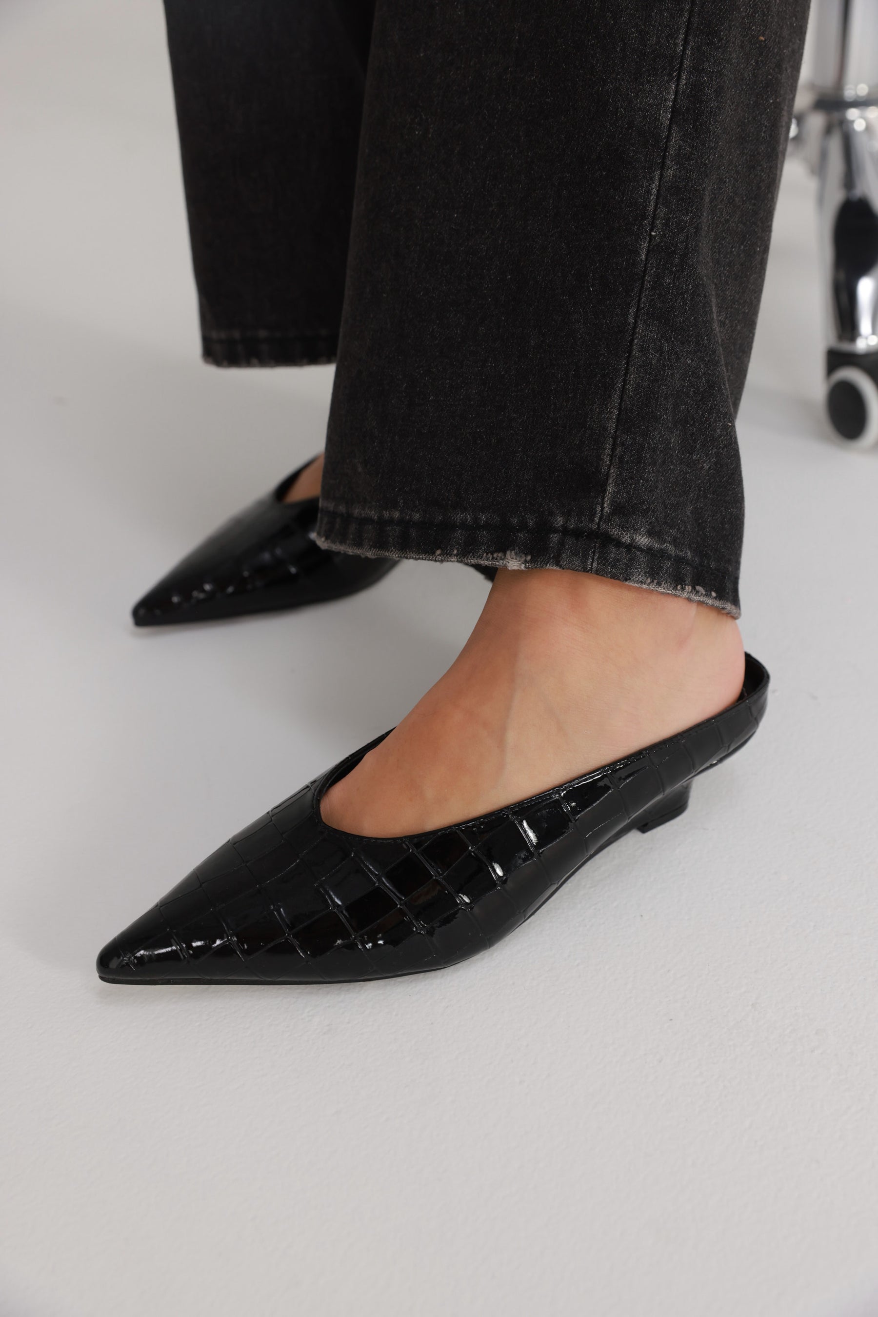 נעלי עקב דיאן שחורות