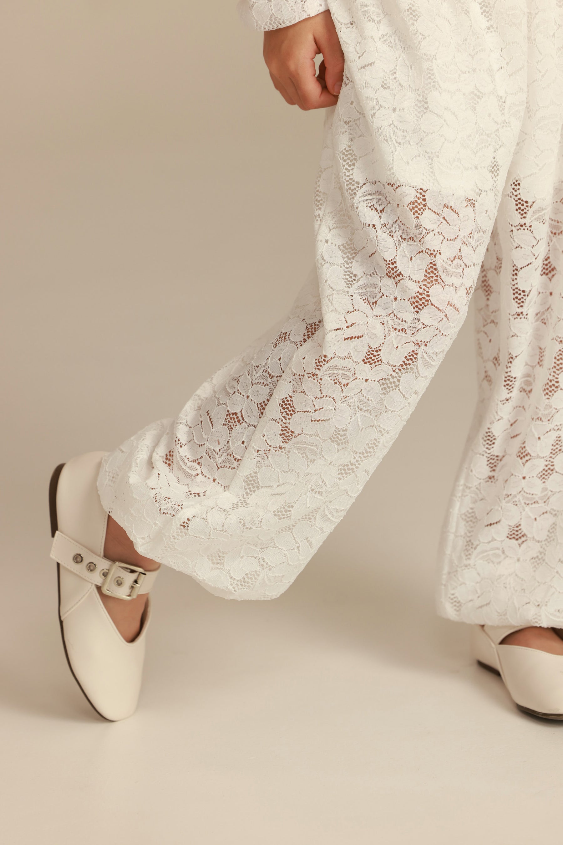 מכנסי ולנסיה לבנים