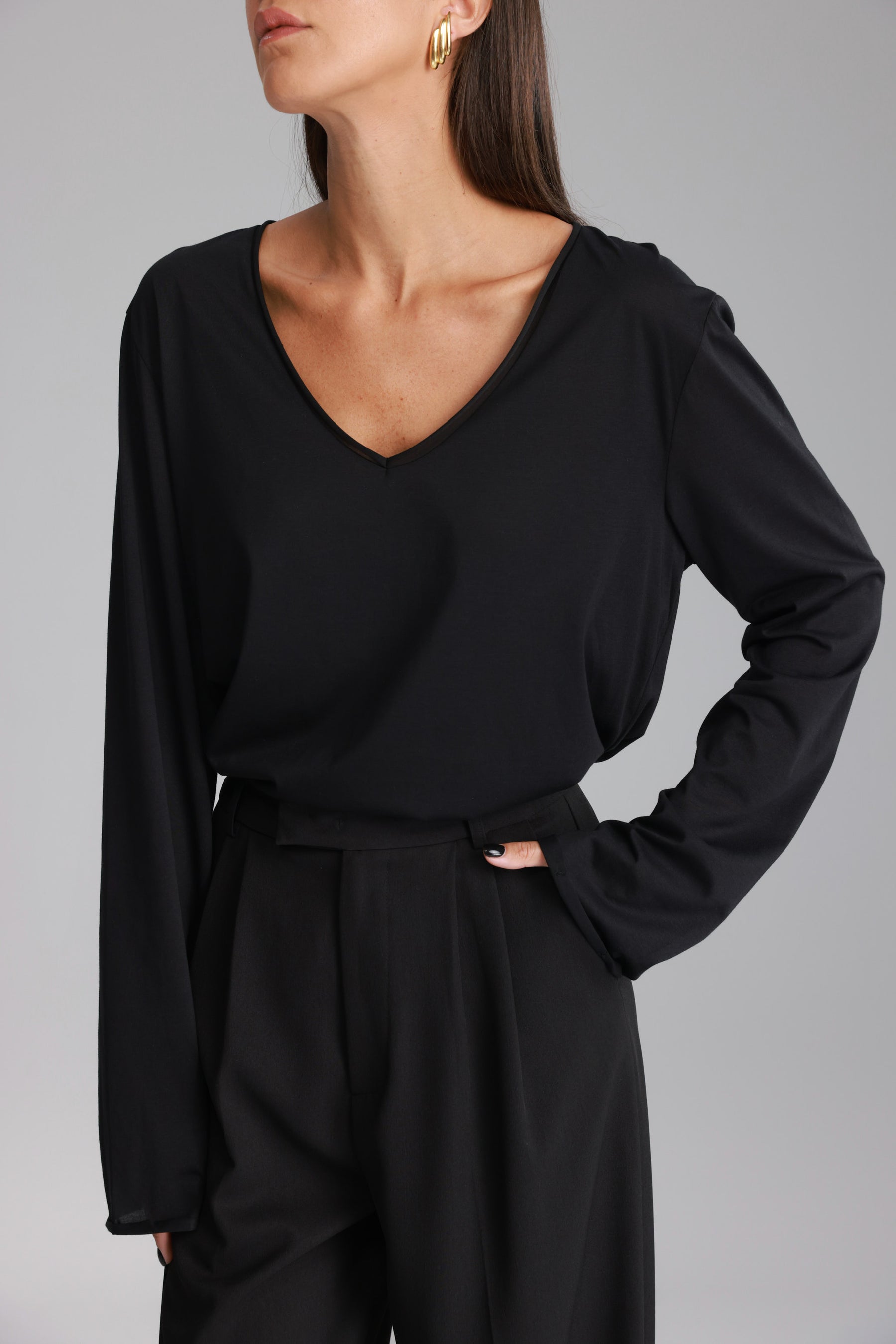 חולצת ג'ין שחורה