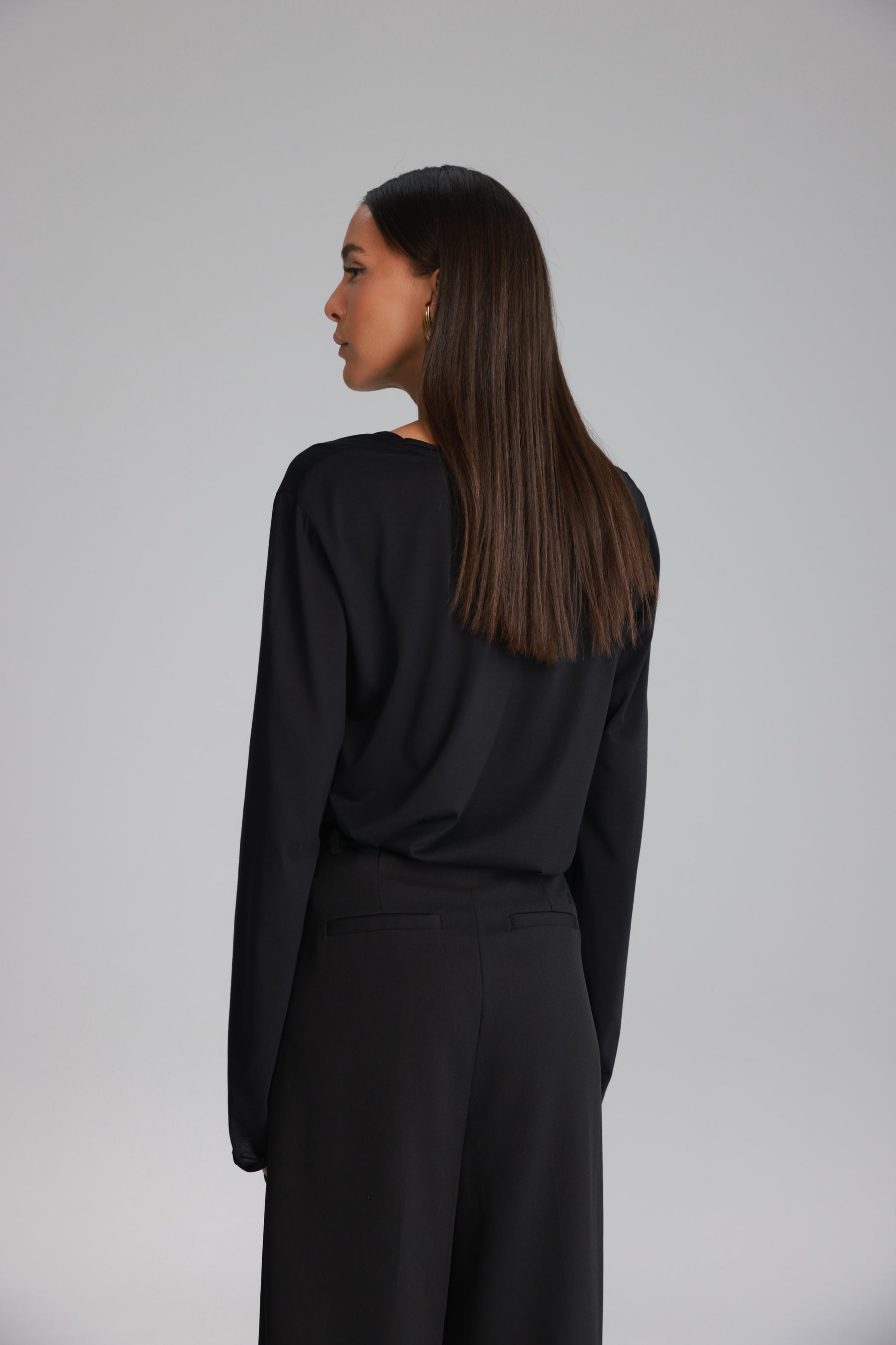 חולצת ג'ין שחורה