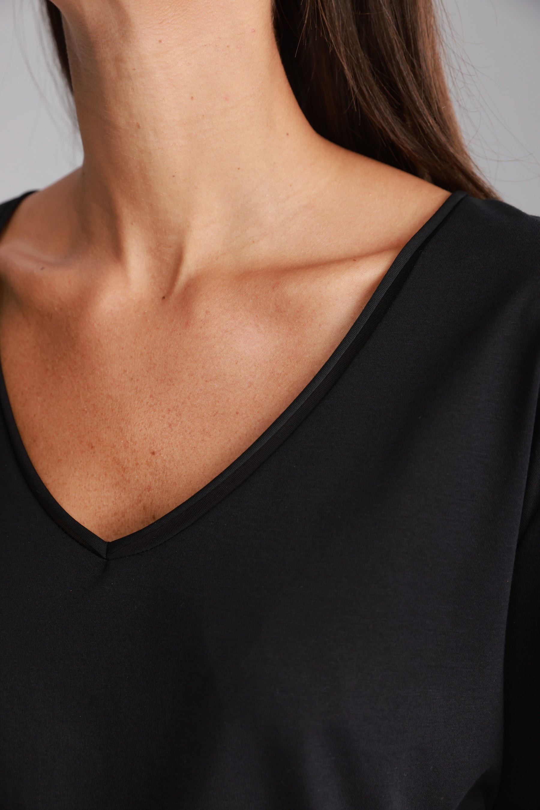 חולצת ג'ין שחורה