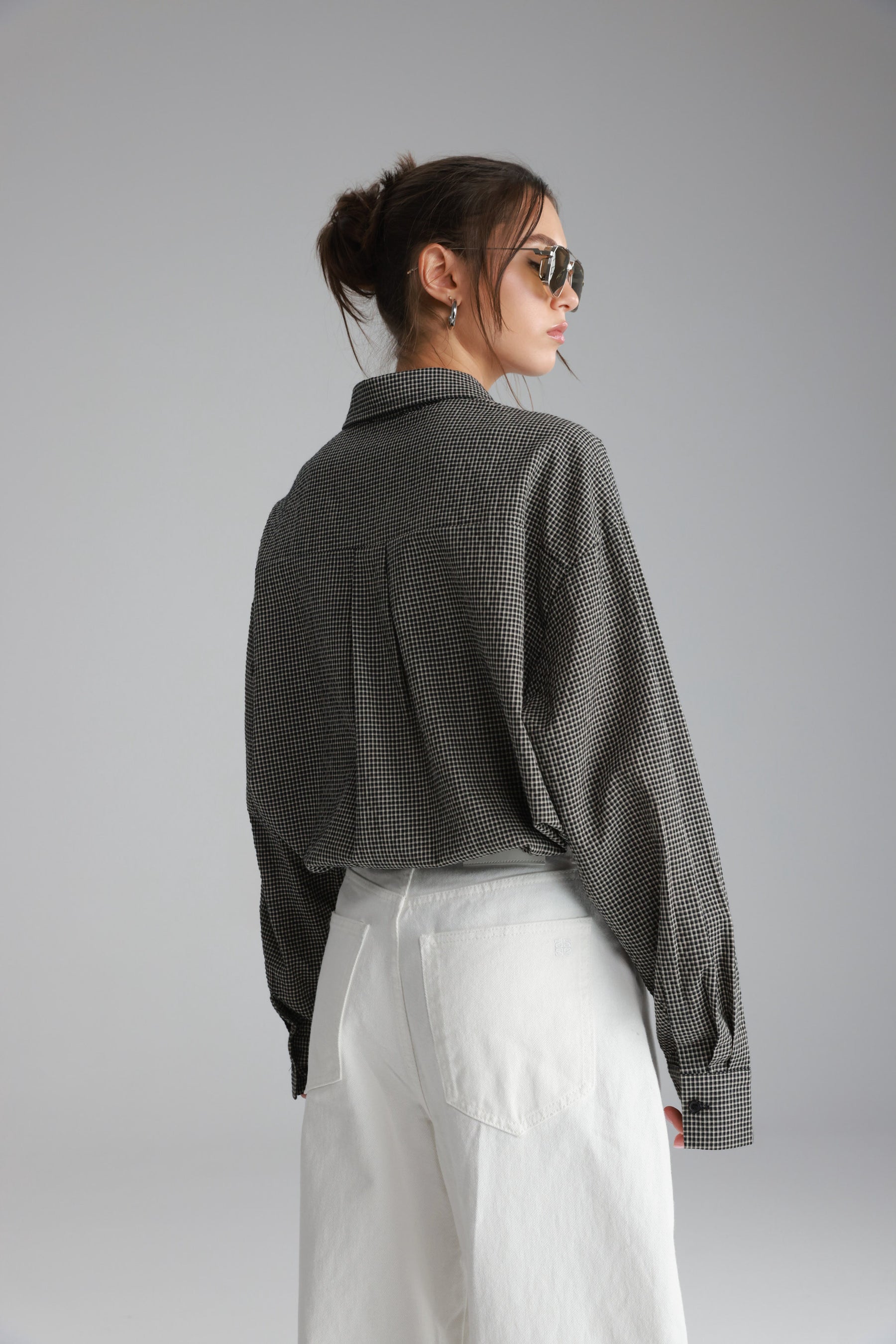 חולצת לאלי מכופתרת שחורה